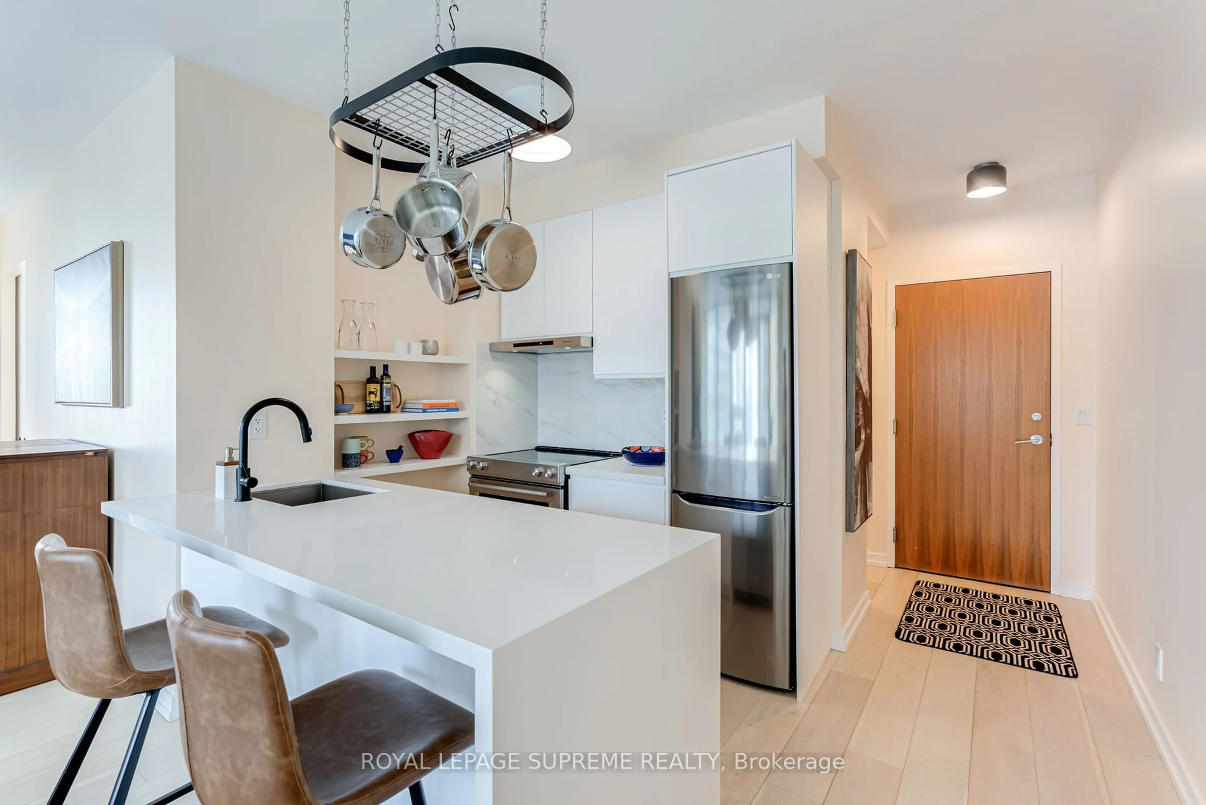 Contemporary kitchen, ceramic/tile floor for 33 Lombard St #1506, Toronto Ontario M5C 3H8