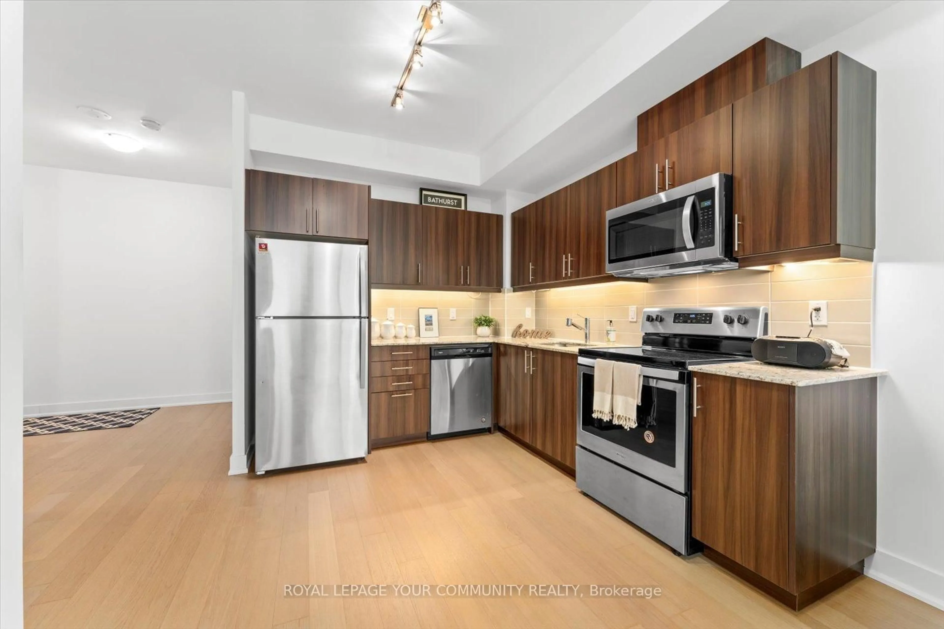 Standard kitchen, unknown for 1486 Bathurst St #1101, Toronto Ontario M5P 3G9