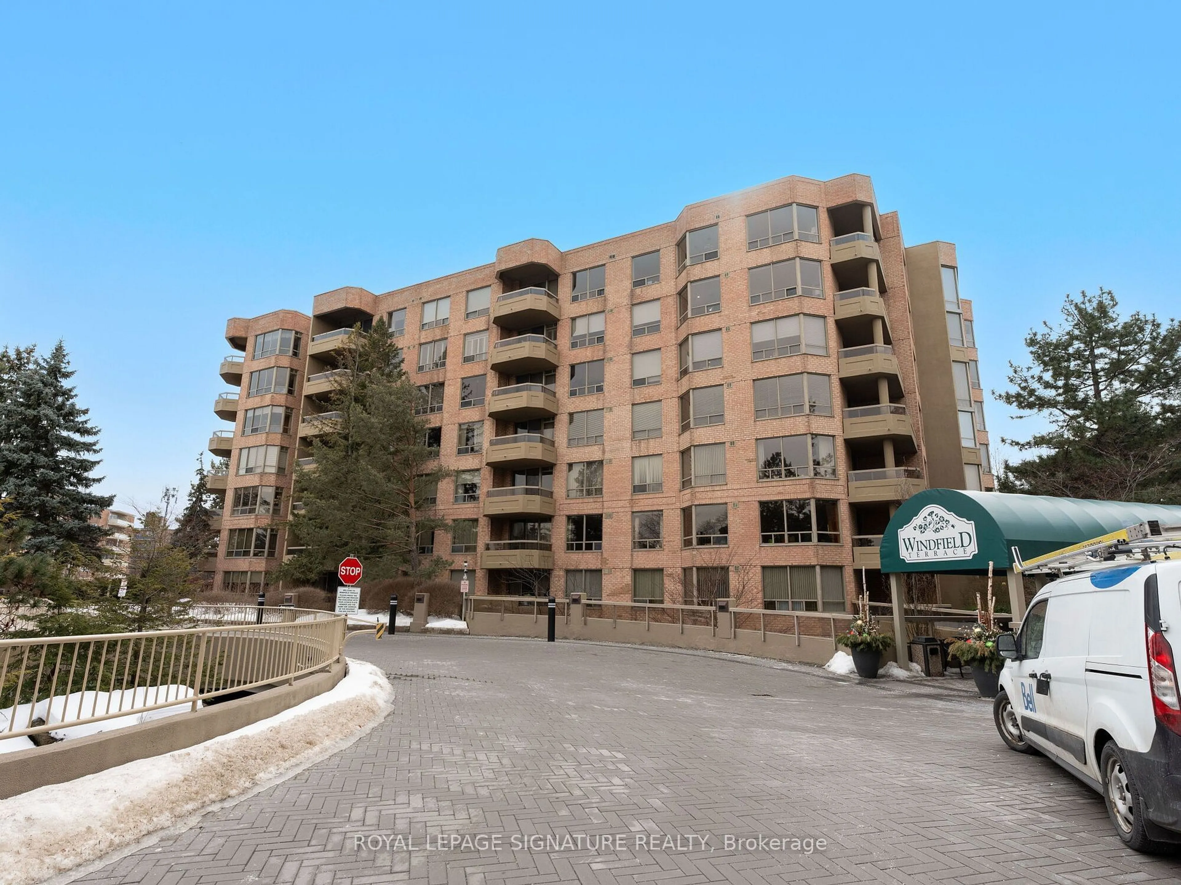 A pic from outside/outdoor area/front of a property/back of a property/a pic from drone, unknown for 1200 Don Mills Rd #524, Toronto Ontario M3B 3N8