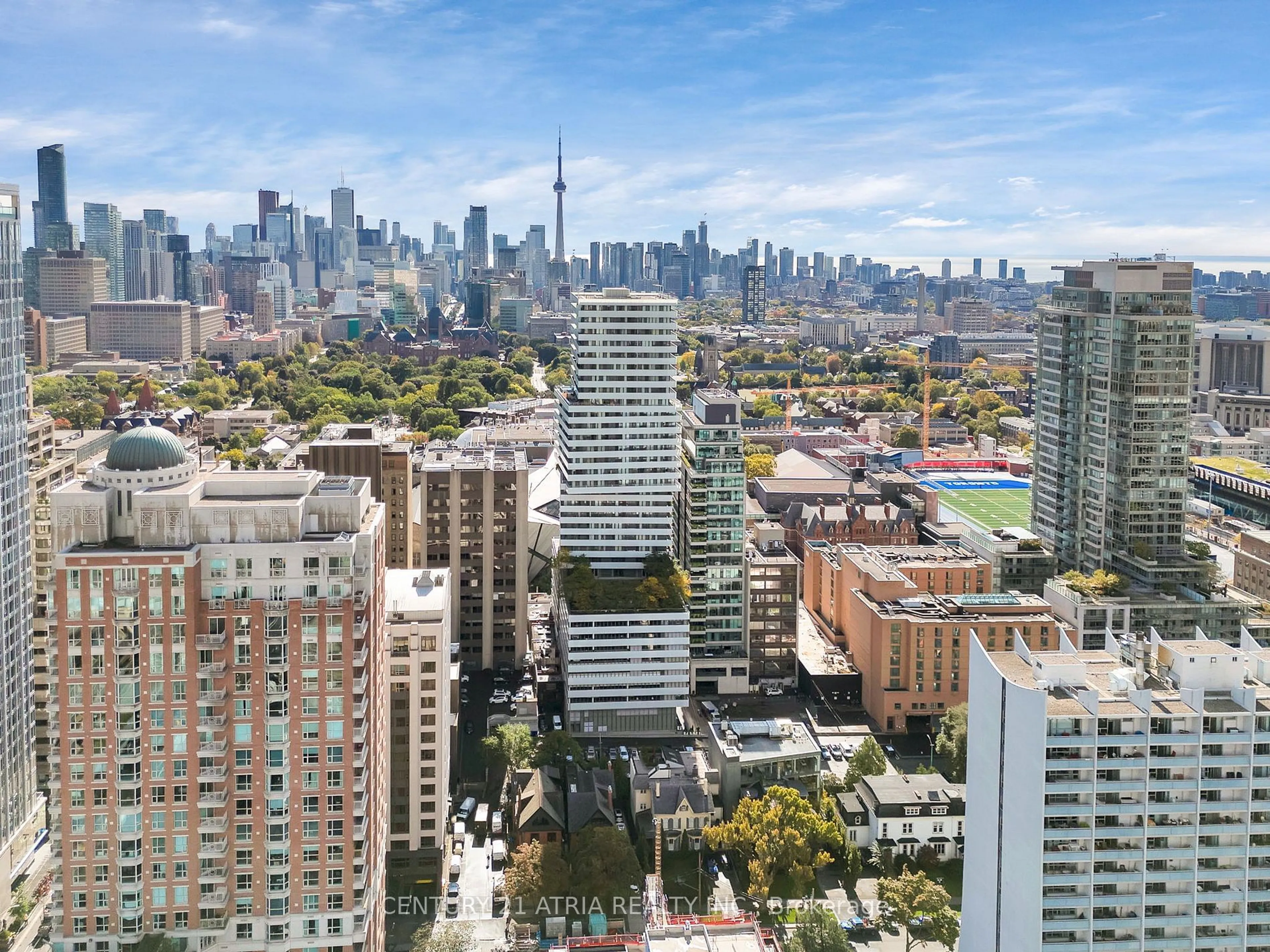 A pic from outside/outdoor area/front of a property/back of a property/a pic from drone, city buildings view from balcony for 200 Bloor St #3002, Toronto Ontario M5S 1T8