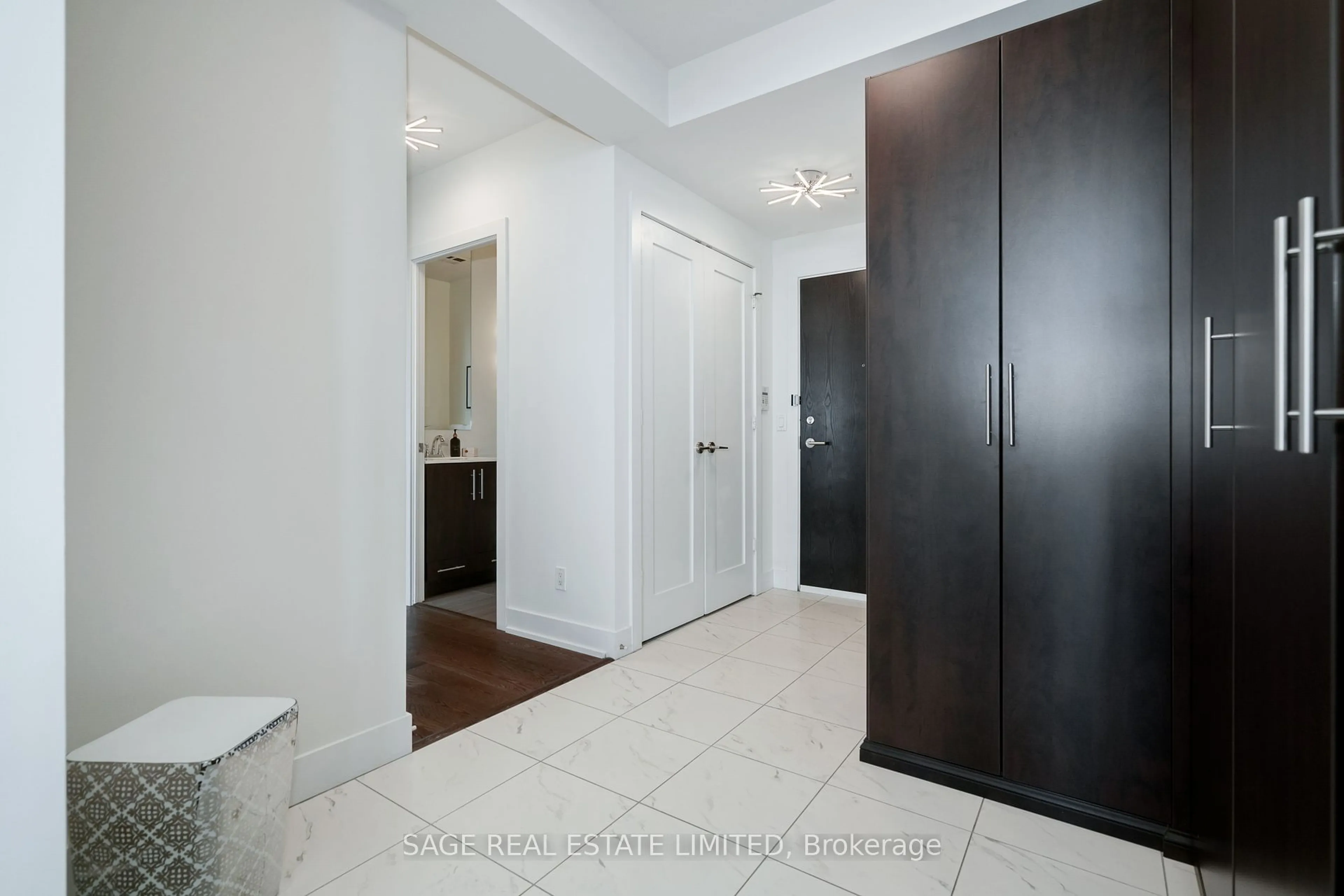 Indoor entryway for 120 Homewood Ave #PH7, Toronto Ontario M4Y 2J3