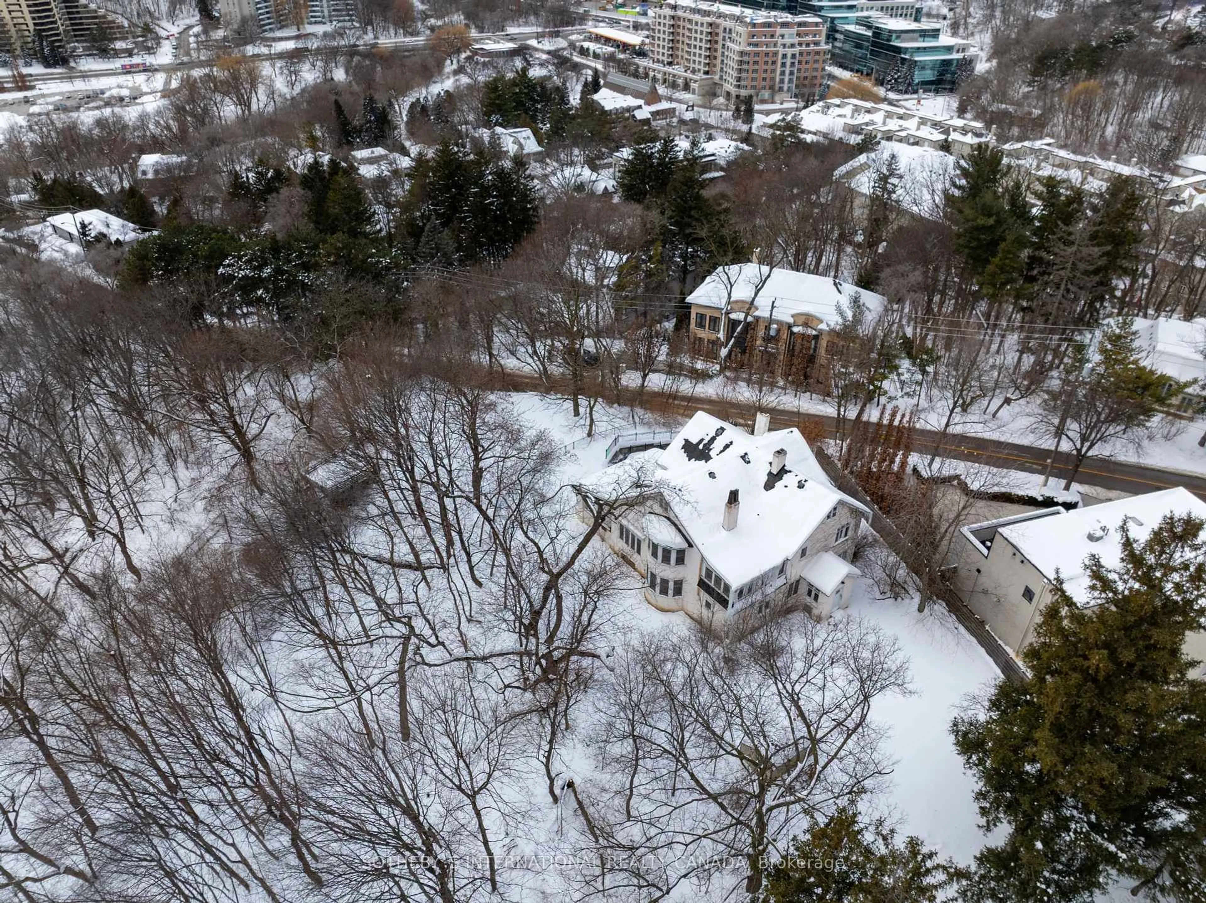 A pic from outside/outdoor area/front of a property/back of a property/a pic from drone, unknown for 27 Old Yonge St, Toronto Ontario M2P 1P6