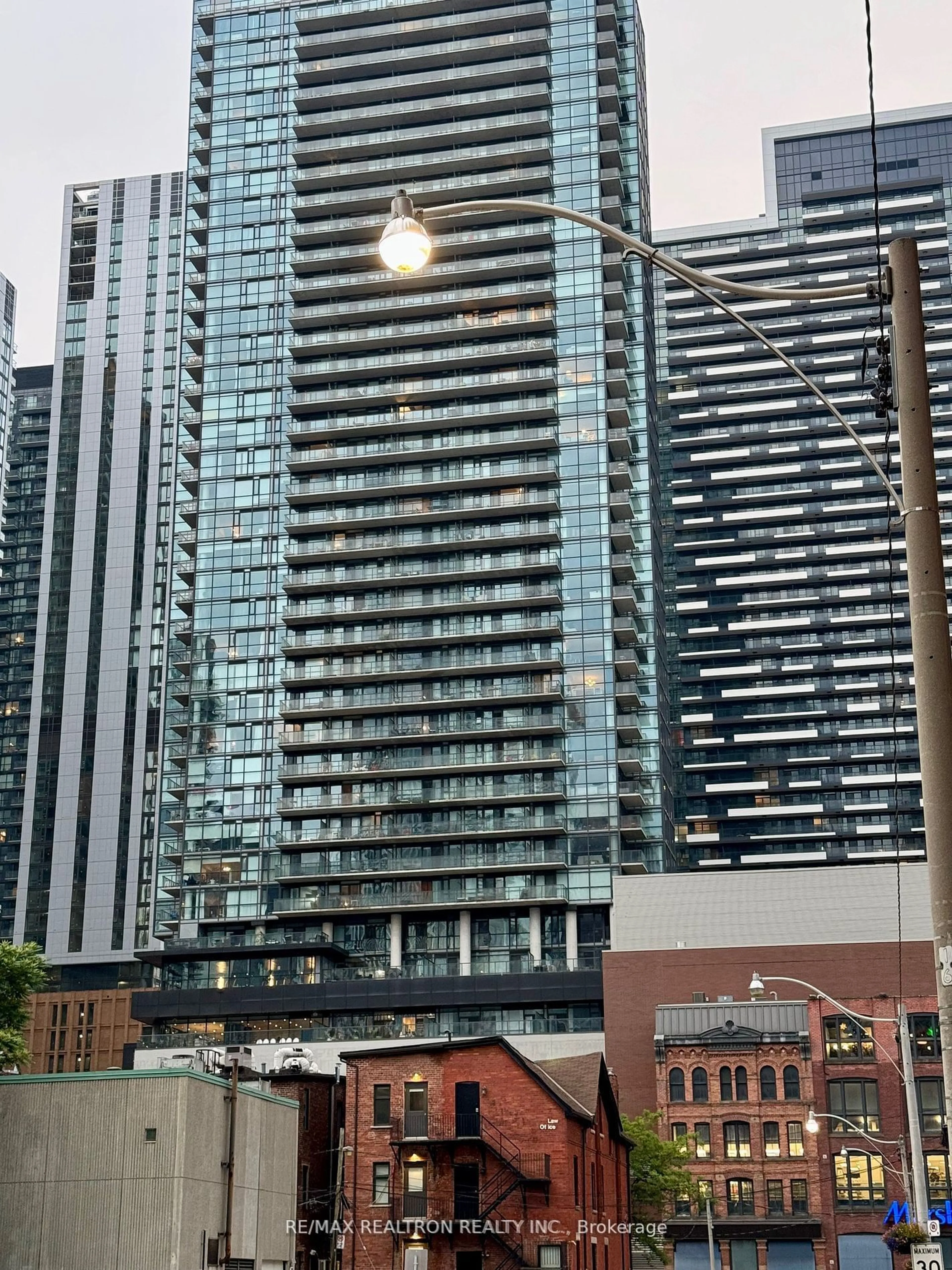 Unknown for 290 Adelaide St #1607, Toronto Ontario M5V 0P3