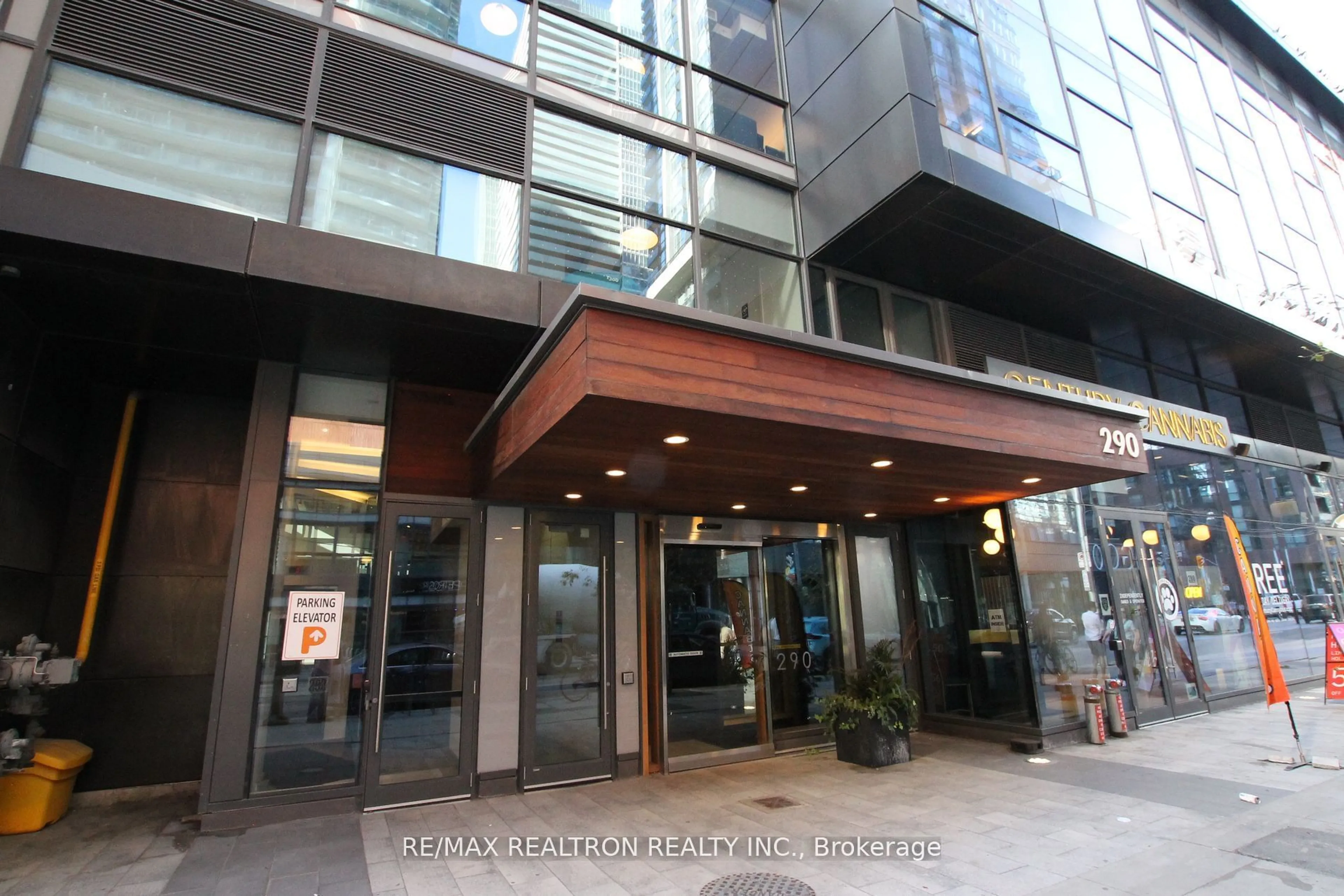 Indoor foyer for 290 Adelaide St #1607, Toronto Ontario M5V 0P3