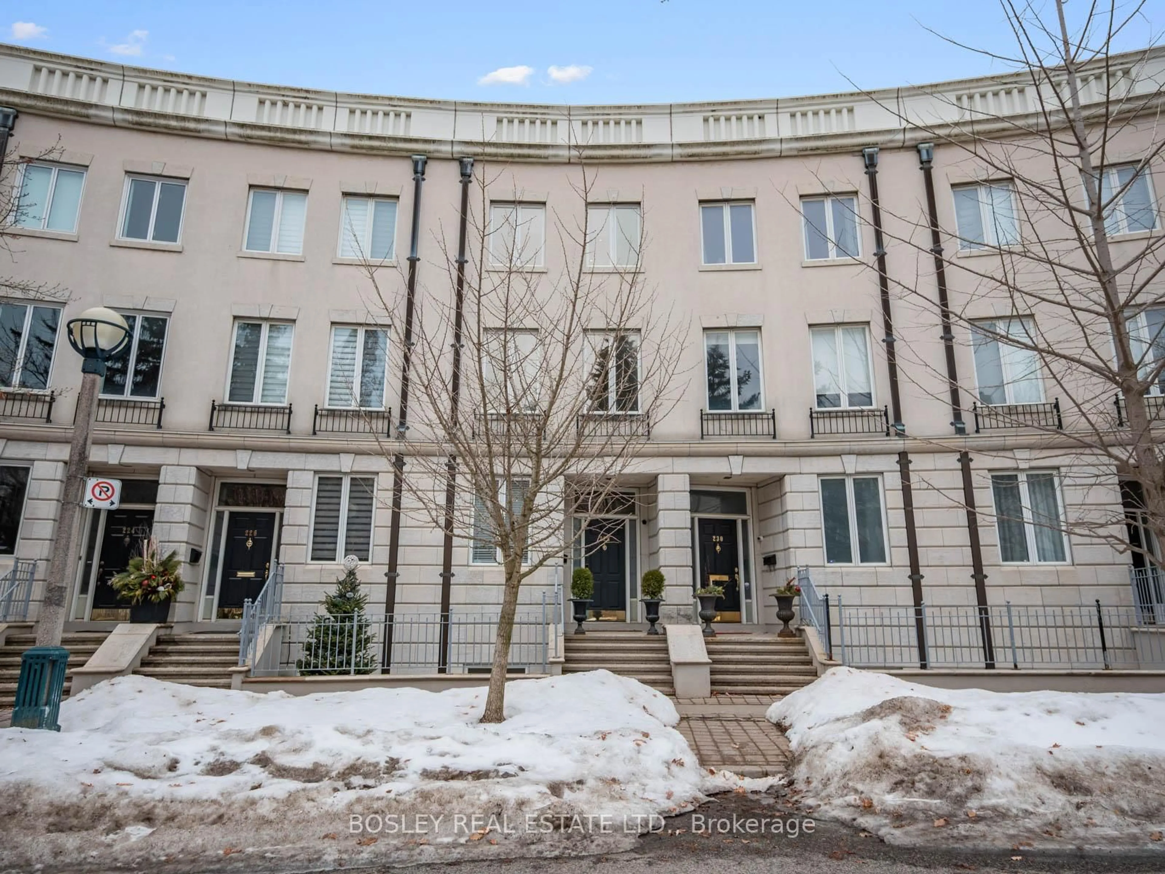 Indoor foyer for 228 Walmer Rd, Toronto Ontario M5R 3R7