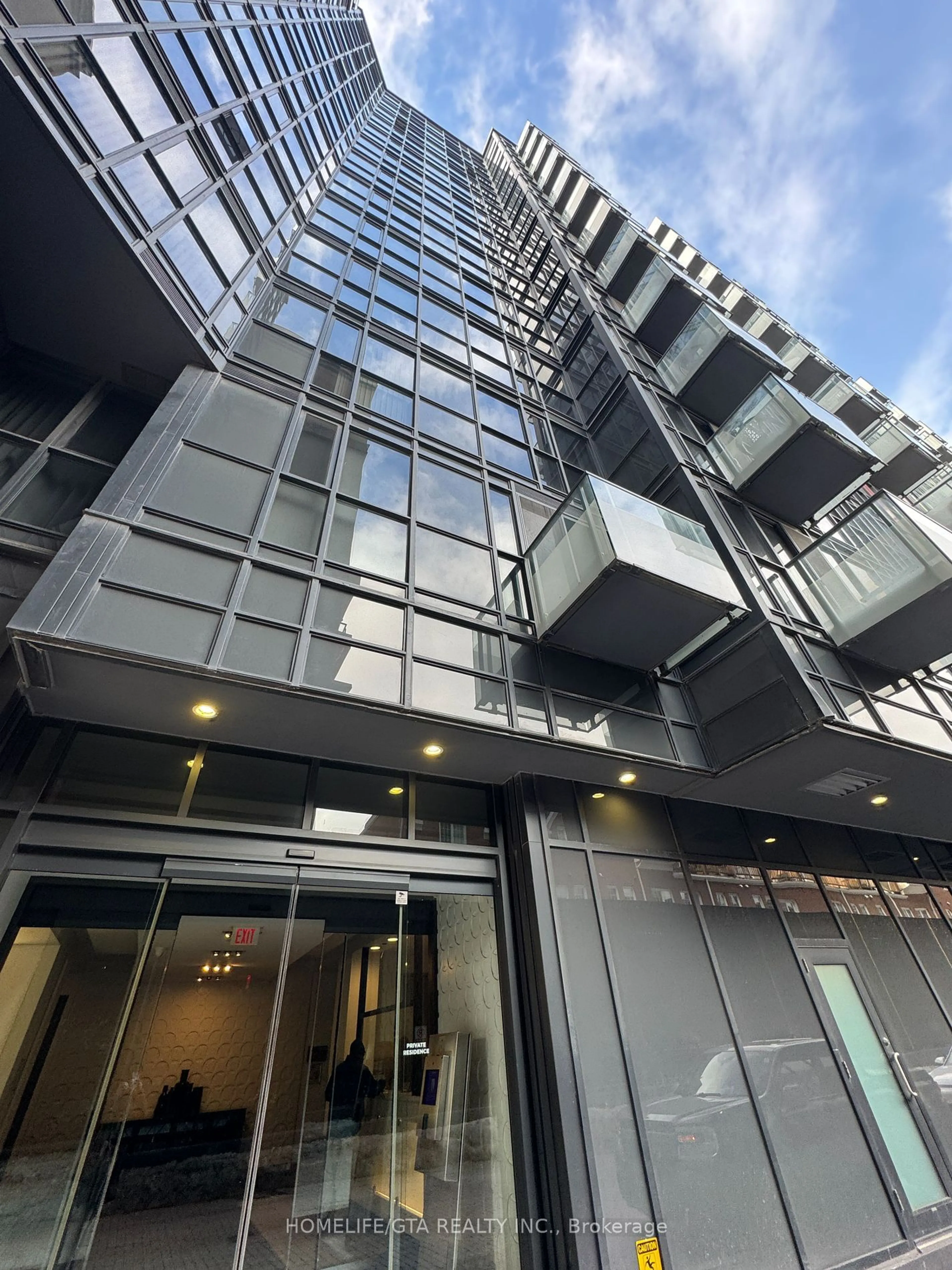 Indoor foyer for 560 Front St #1027, Toronto Ontario M5V 1C1