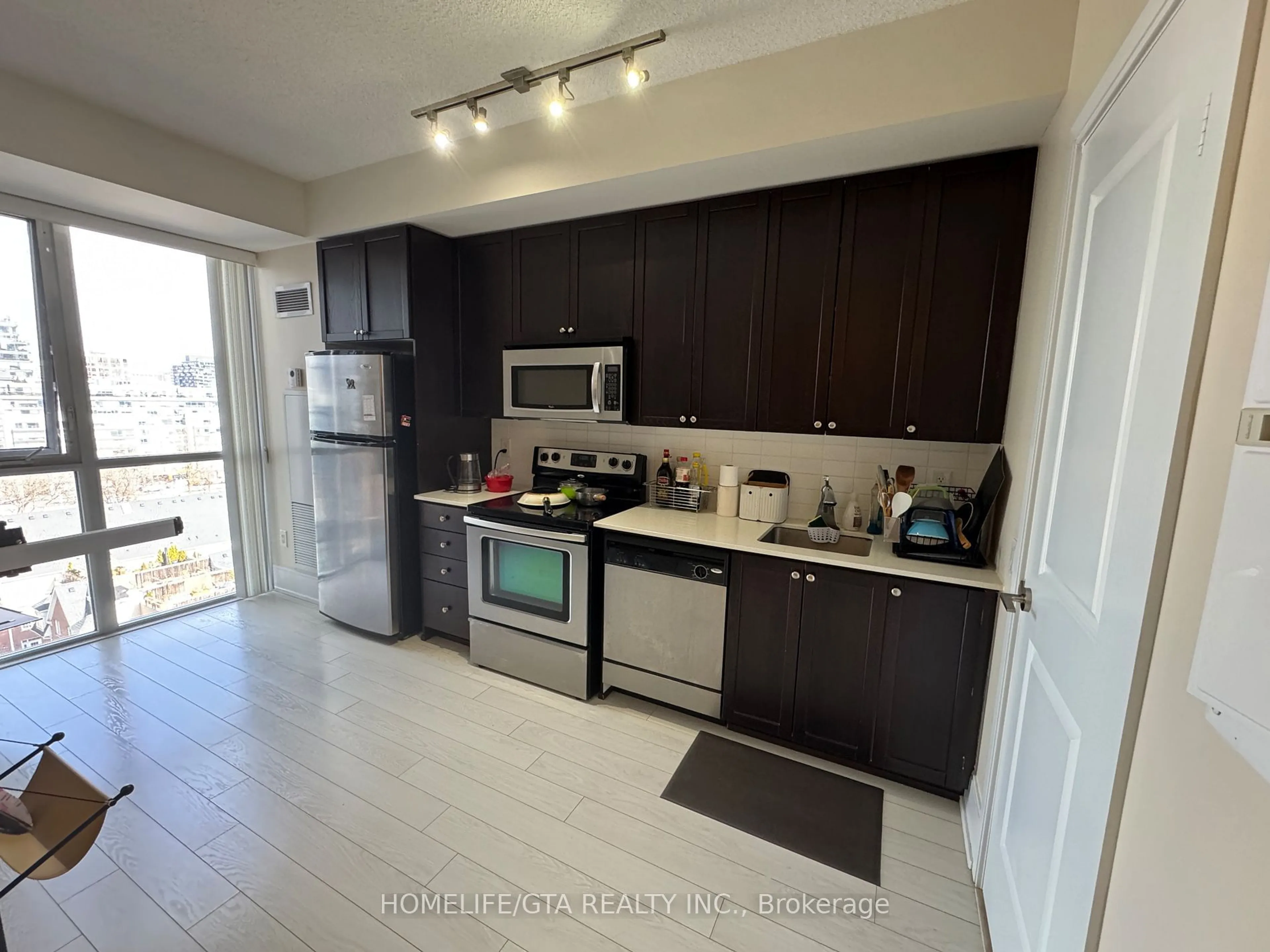 Standard kitchen, unknown for 560 Front St #1027, Toronto Ontario M5V 1C1