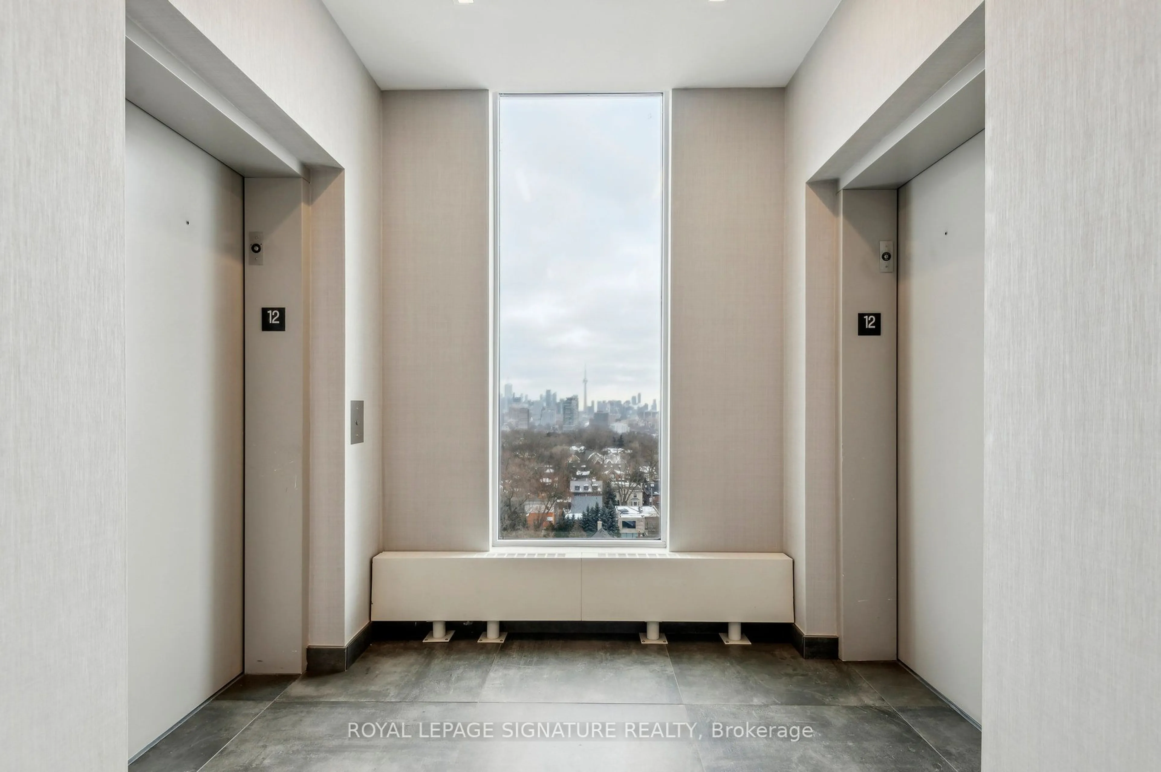 Indoor foyer for 223 St Clair Ave #514, Toronto Ontario M4V 0A5