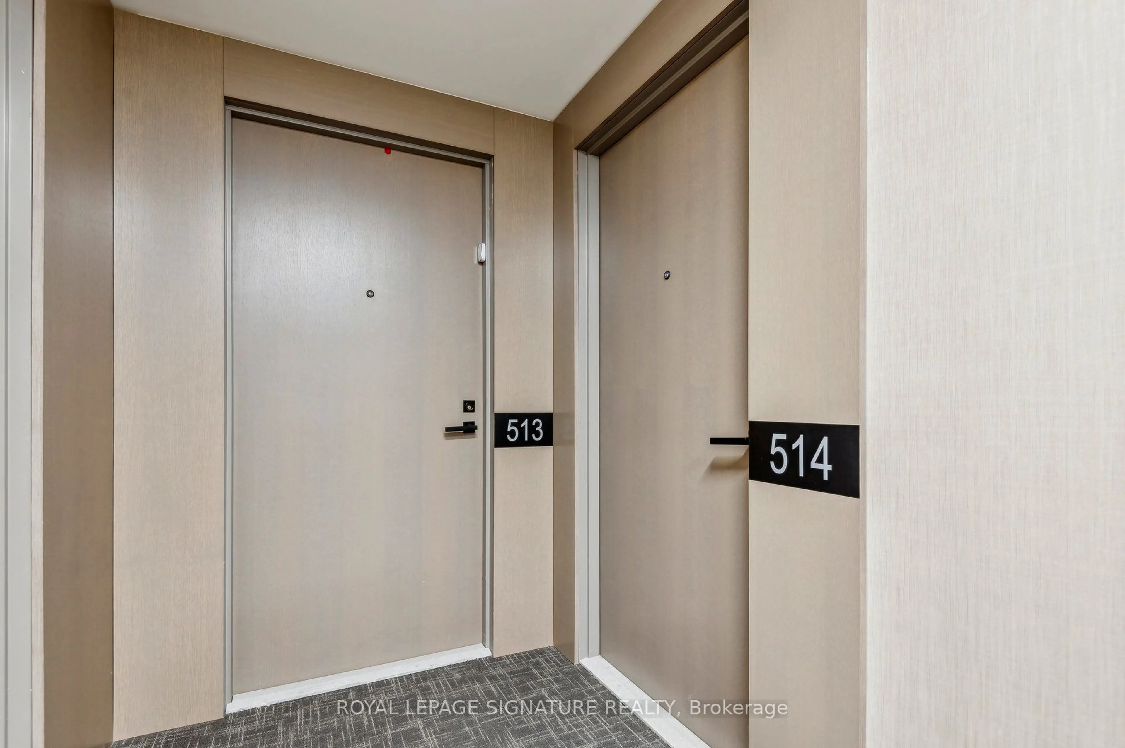 Indoor foyer for 223 St Clair Ave #514, Toronto Ontario M4V 0A5