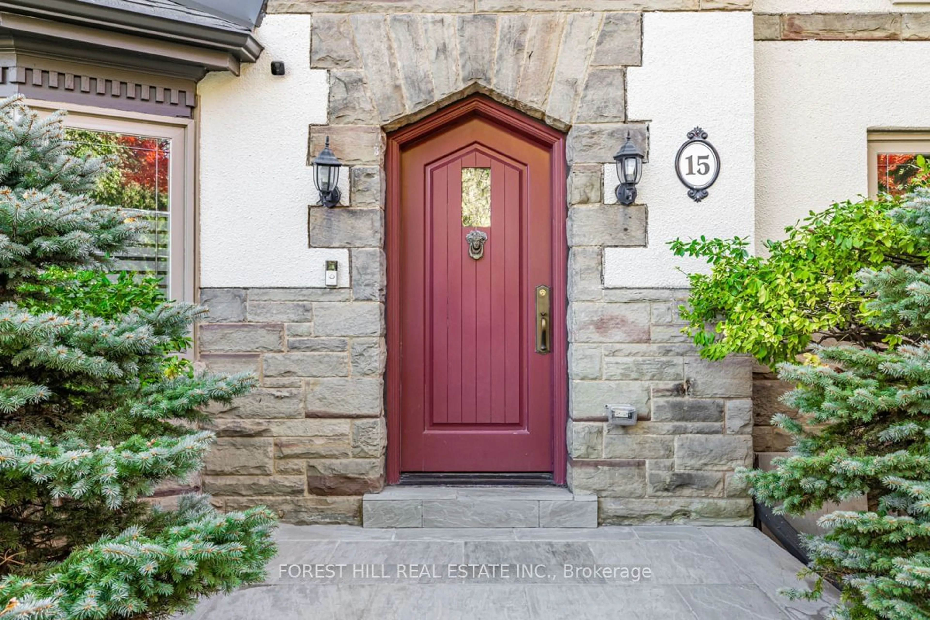 Indoor entryway for 15 Strathallan Blvd, Toronto Ontario M5N 1S8