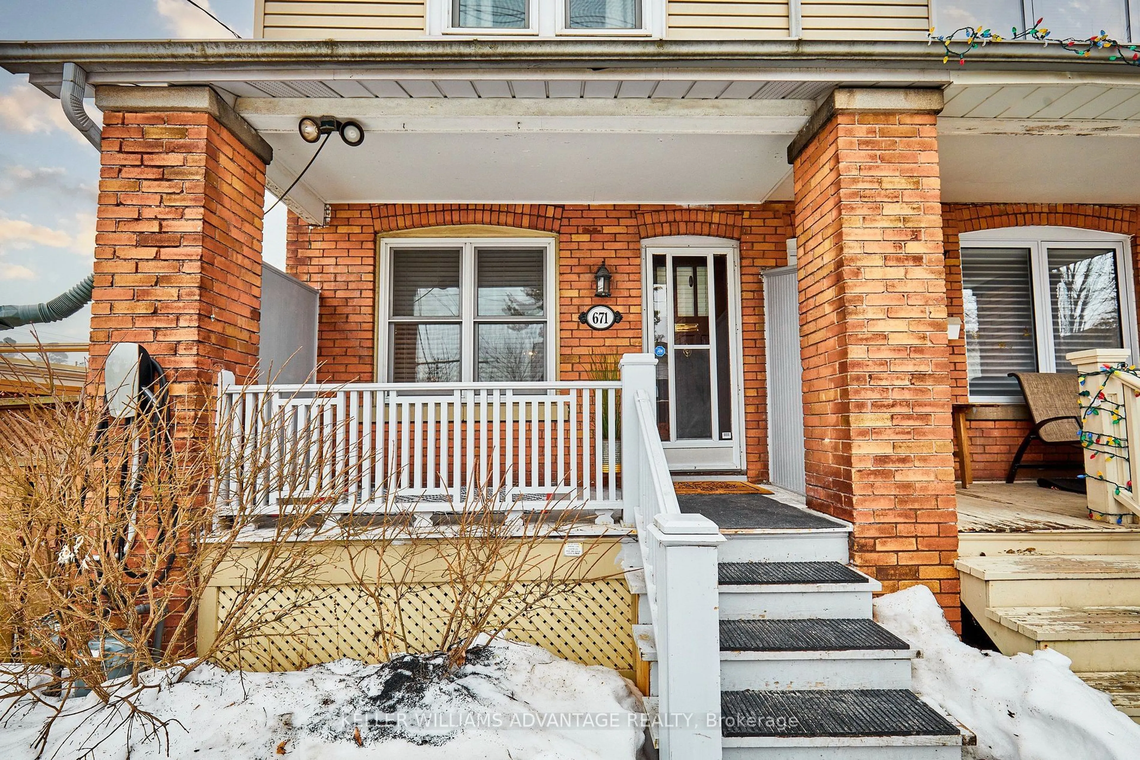 Indoor entryway for 671 Millwood Rd, Toronto Ontario M4S 1L2