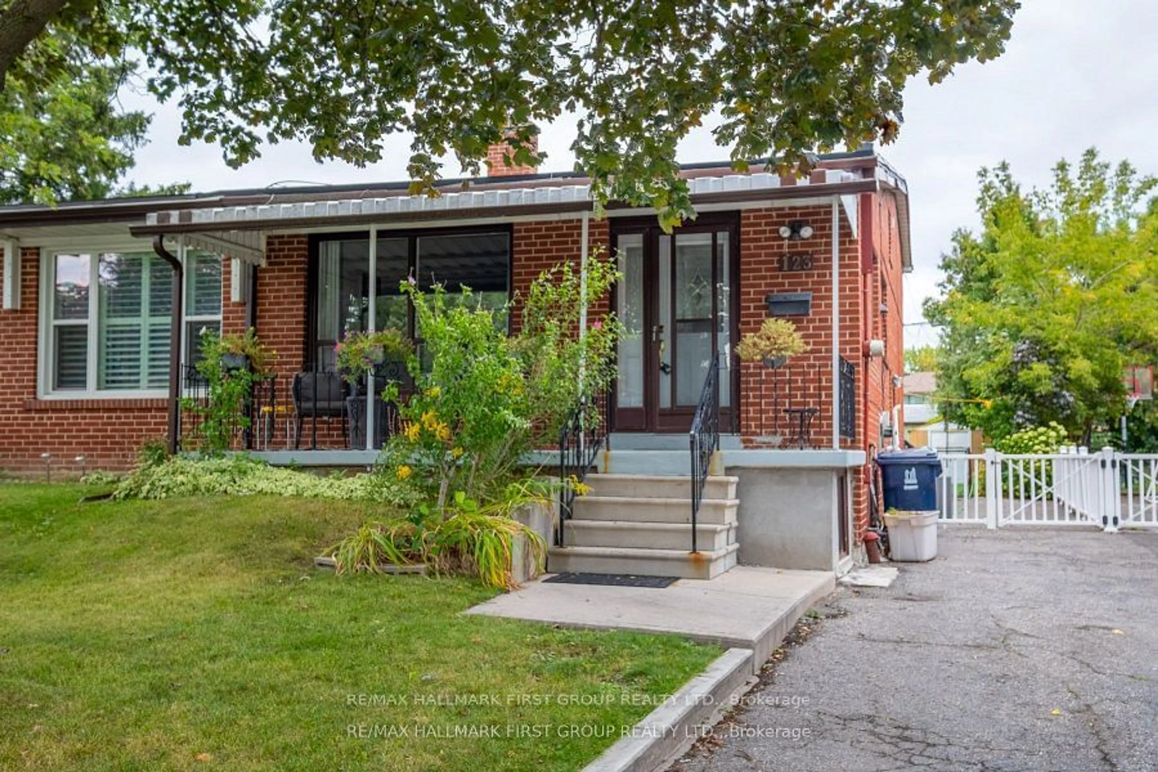 Home with brick exterior material, street for 123 Tulane Cres, Toronto Ontario M3A 2C2