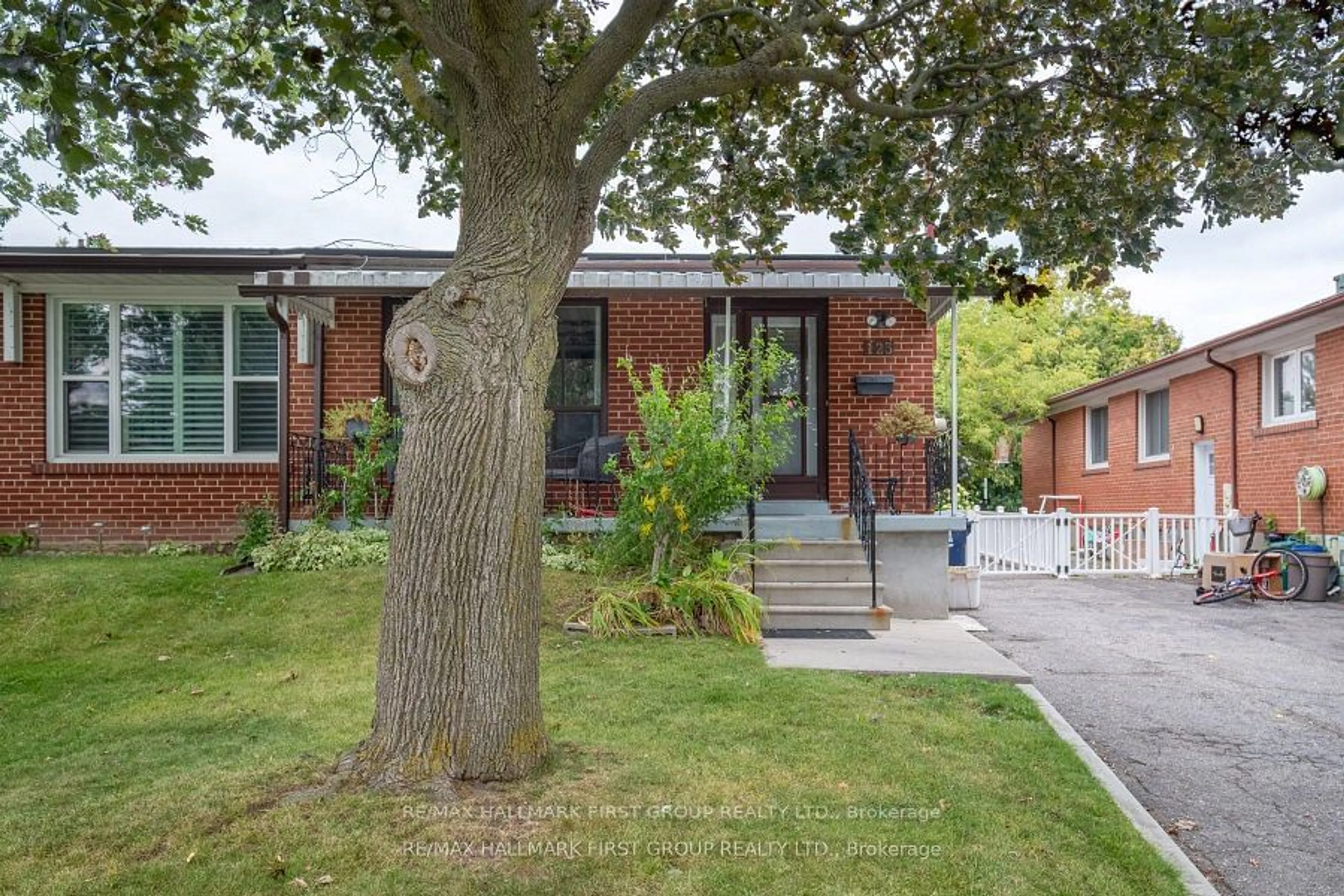 Home with brick exterior material, street for 123 Tulane Cres, Toronto Ontario M3A 2C2