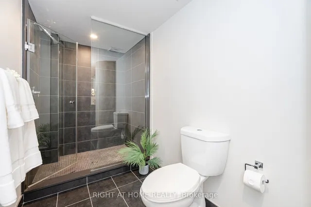 Additional image 9 of 650 King St Unit 106