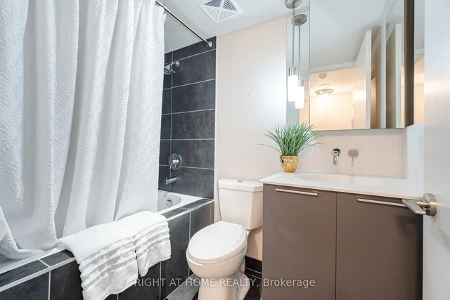 Additional image 8 of 650 King St Unit 106