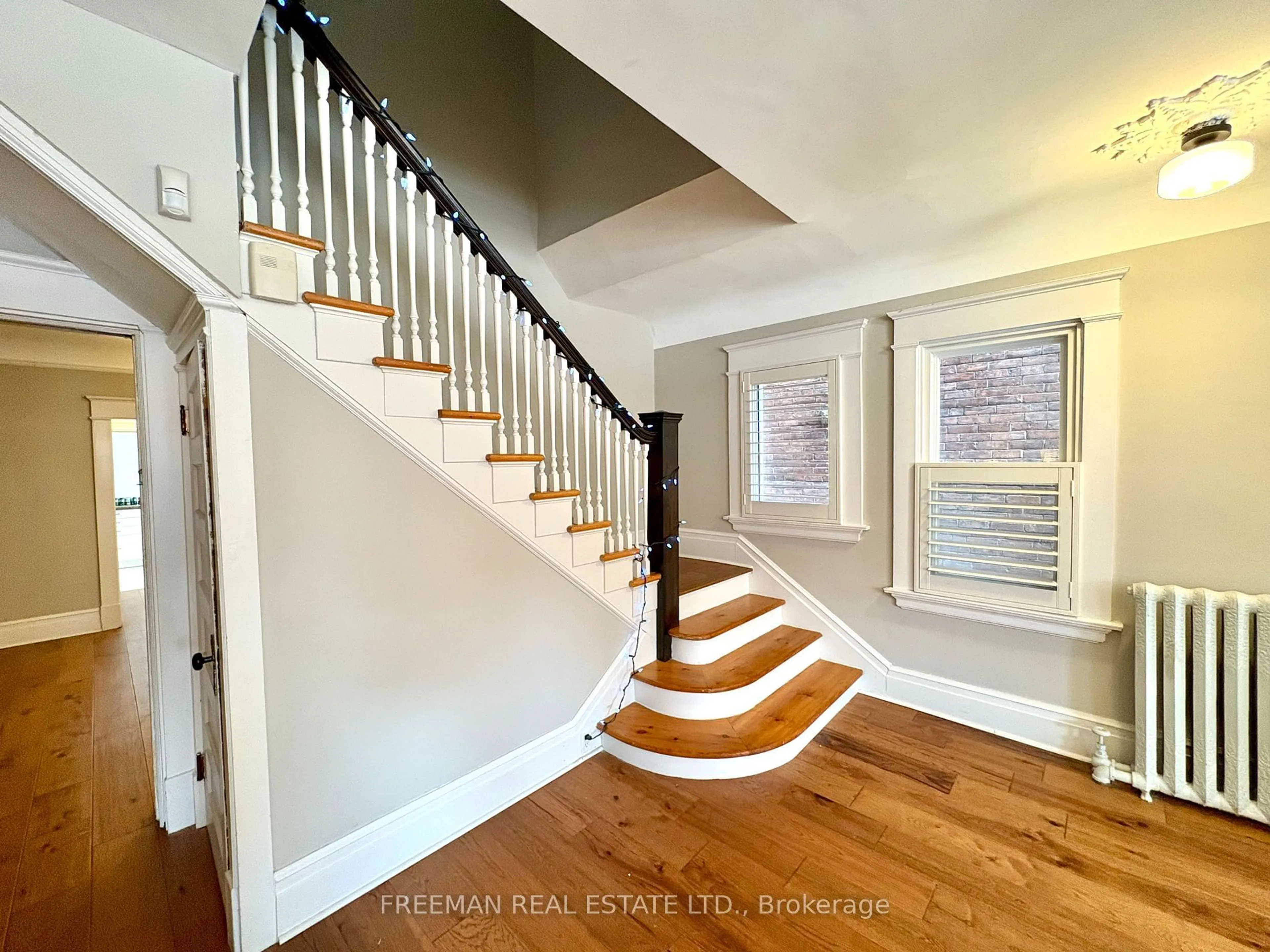 Stairs for 555 Markham St, Toronto Ontario M6G 2L6