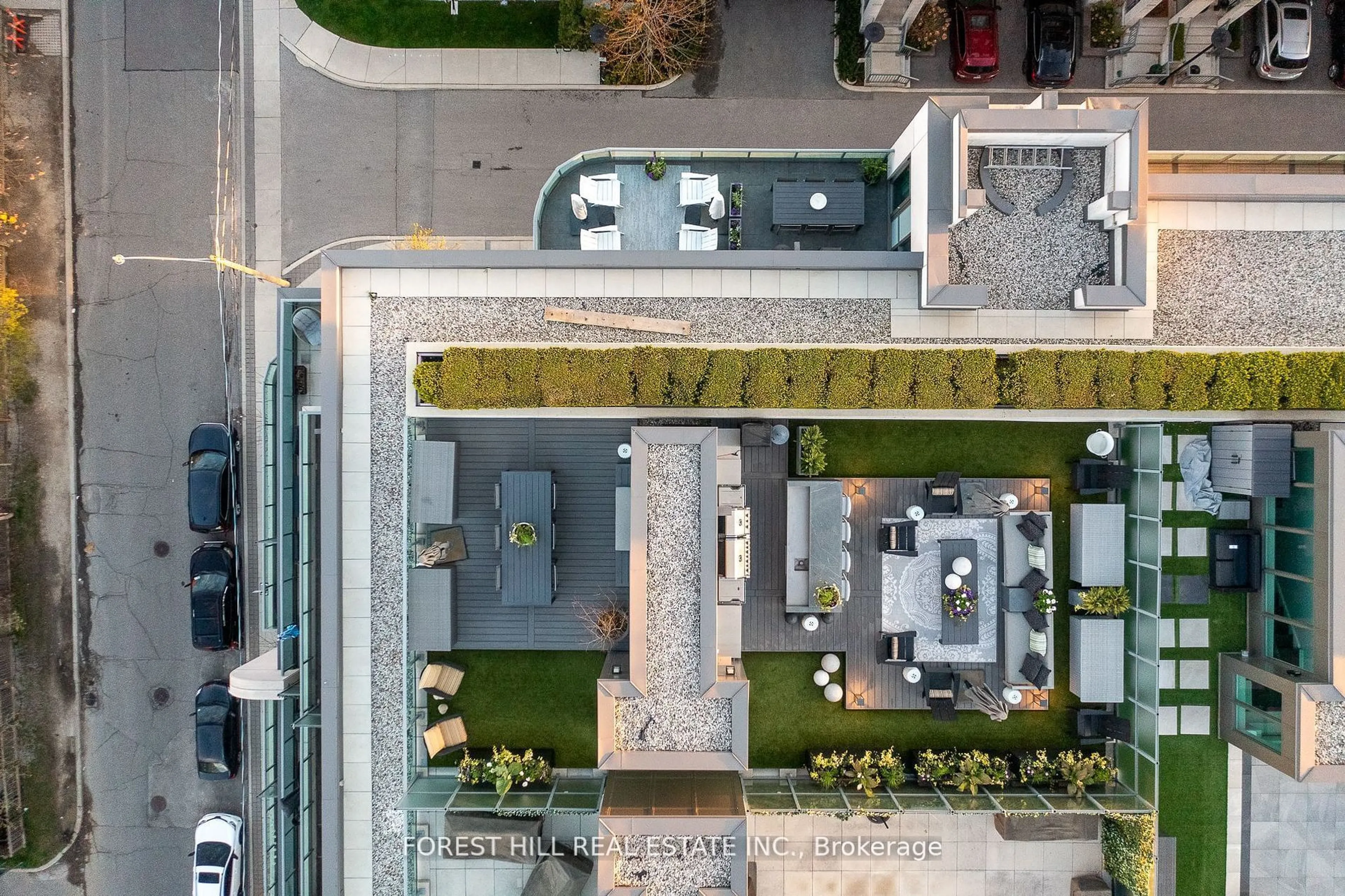 A pic from outside/outdoor area/front of a property/back of a property/a pic from drone, city buildings view from balcony for 377 Madison Ave #706, Toronto Ontario M4V 3E1