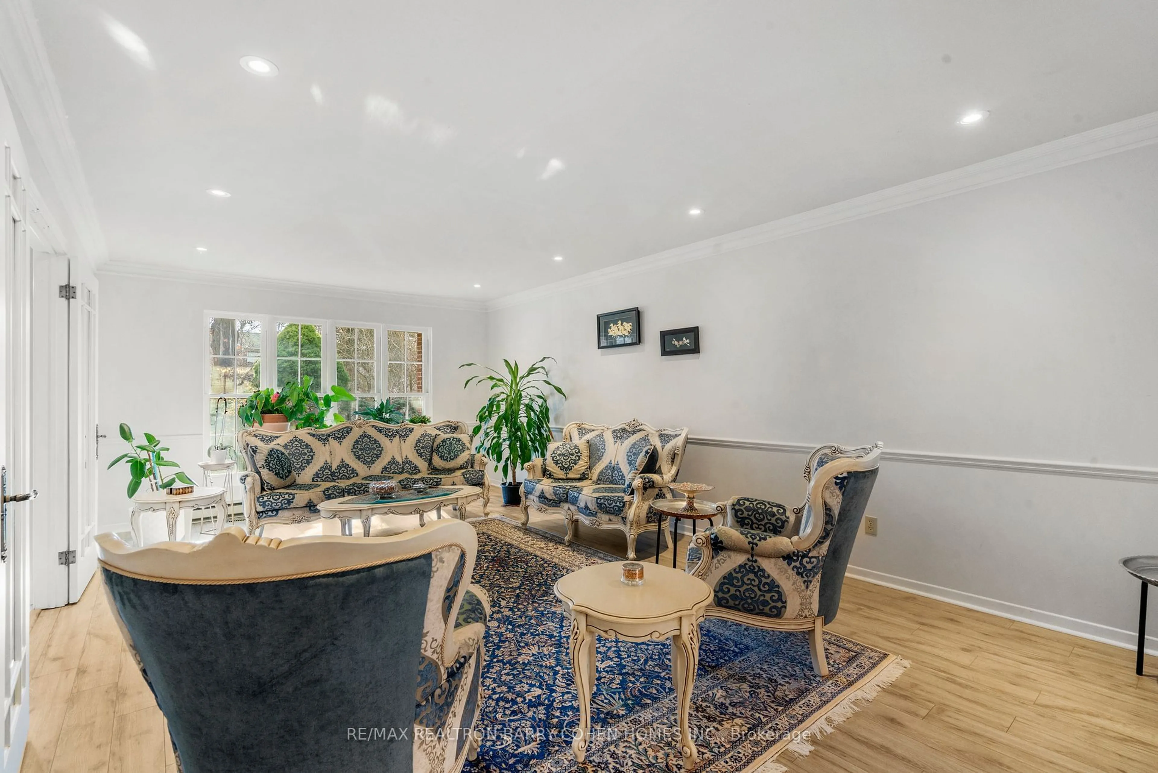 Dining room, wood/laminate floor for 4 Chipstead Rd, Toronto Ontario M3B 3E6