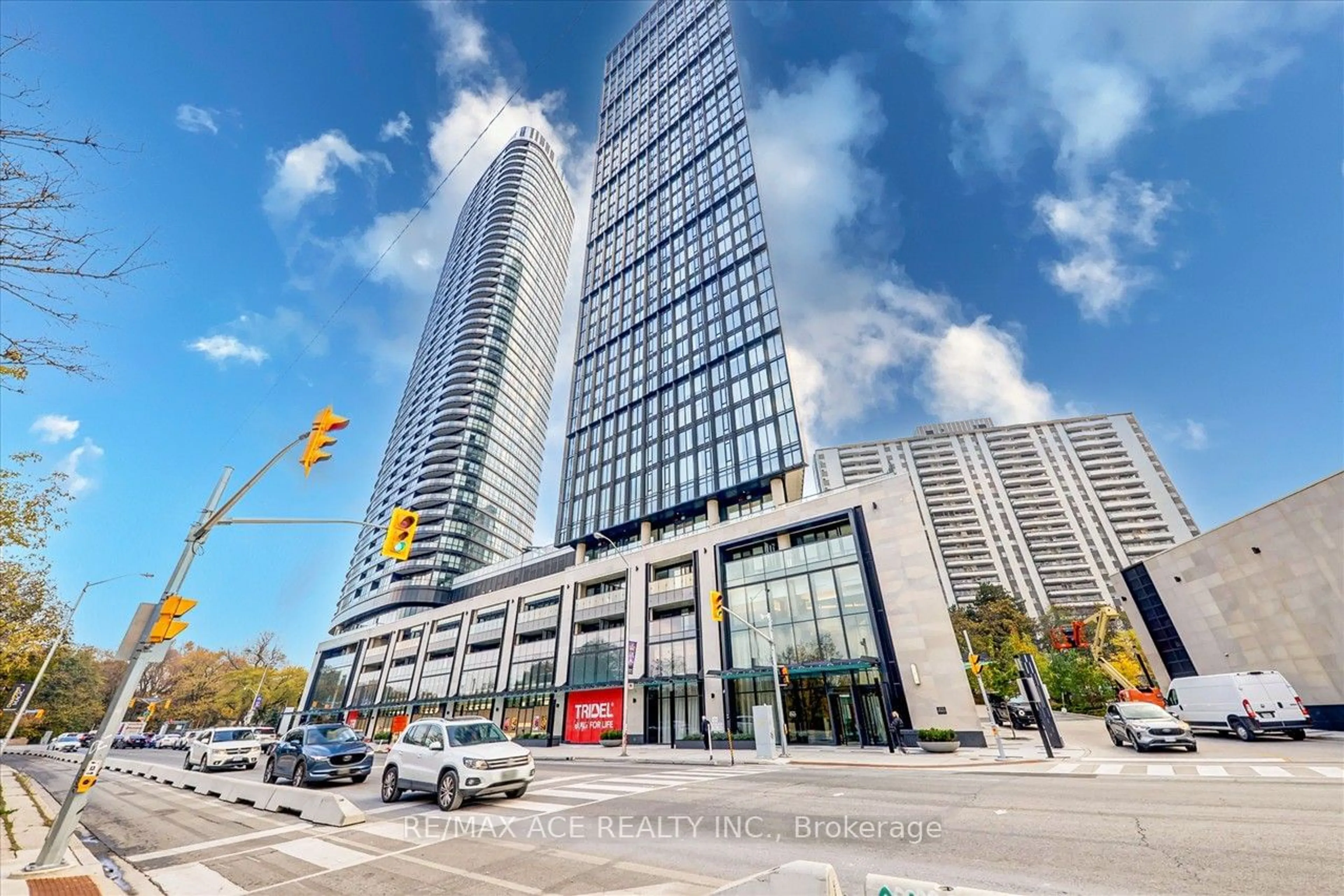 Indoor foyer for 575 Bloor St #1703, Toronto Ontario M4W 0B2