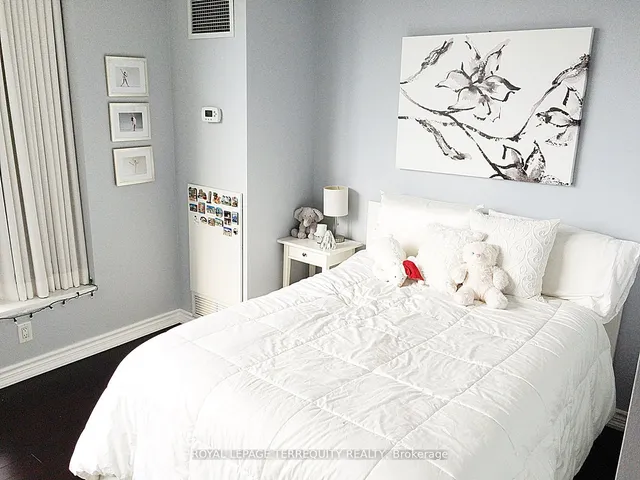 Additional property image - 228 Queens Quay Unit 1202