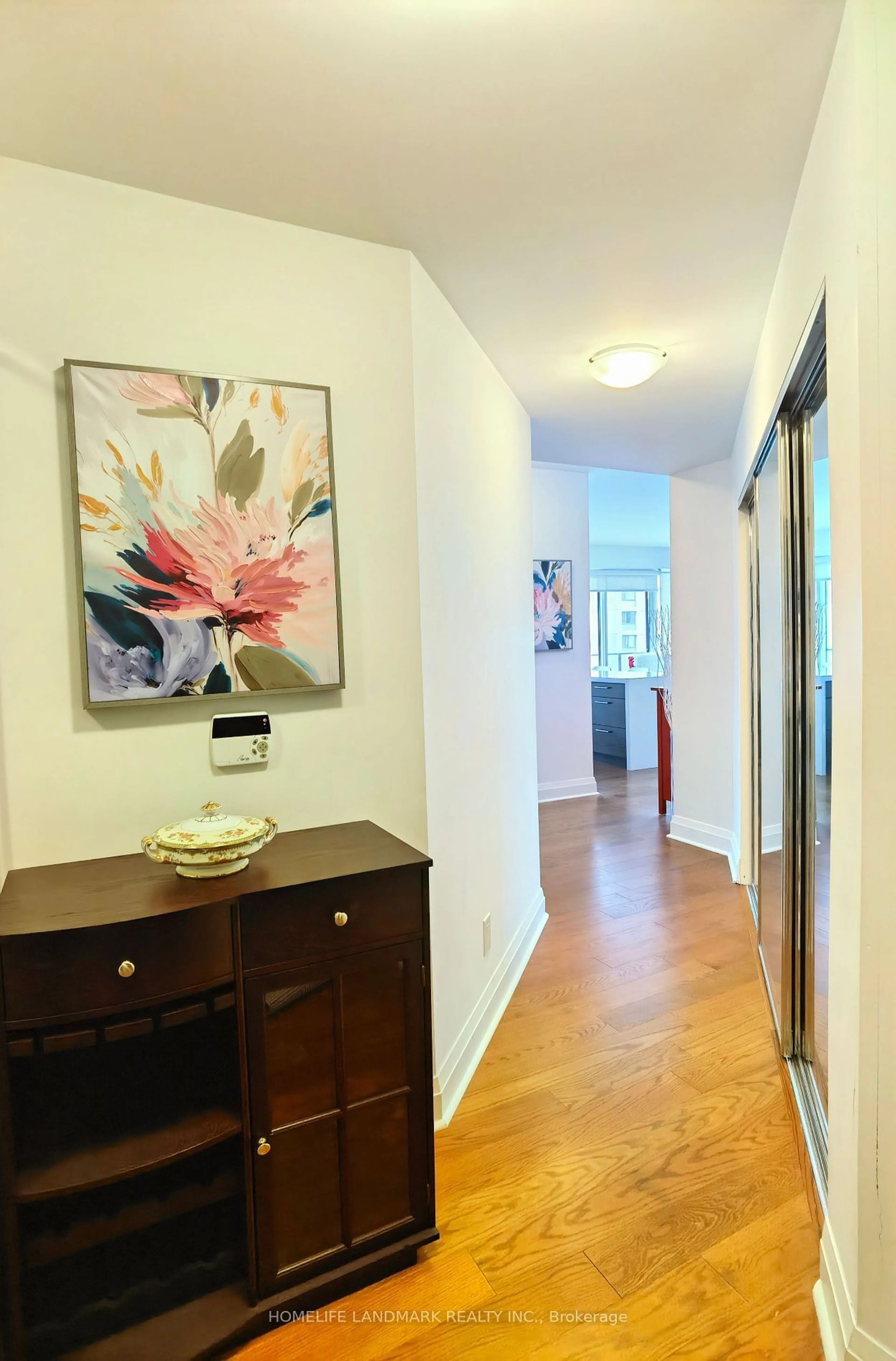 Indoor entryway for 1080 Bay St #1910, Toronto Ontario M5S 0A5