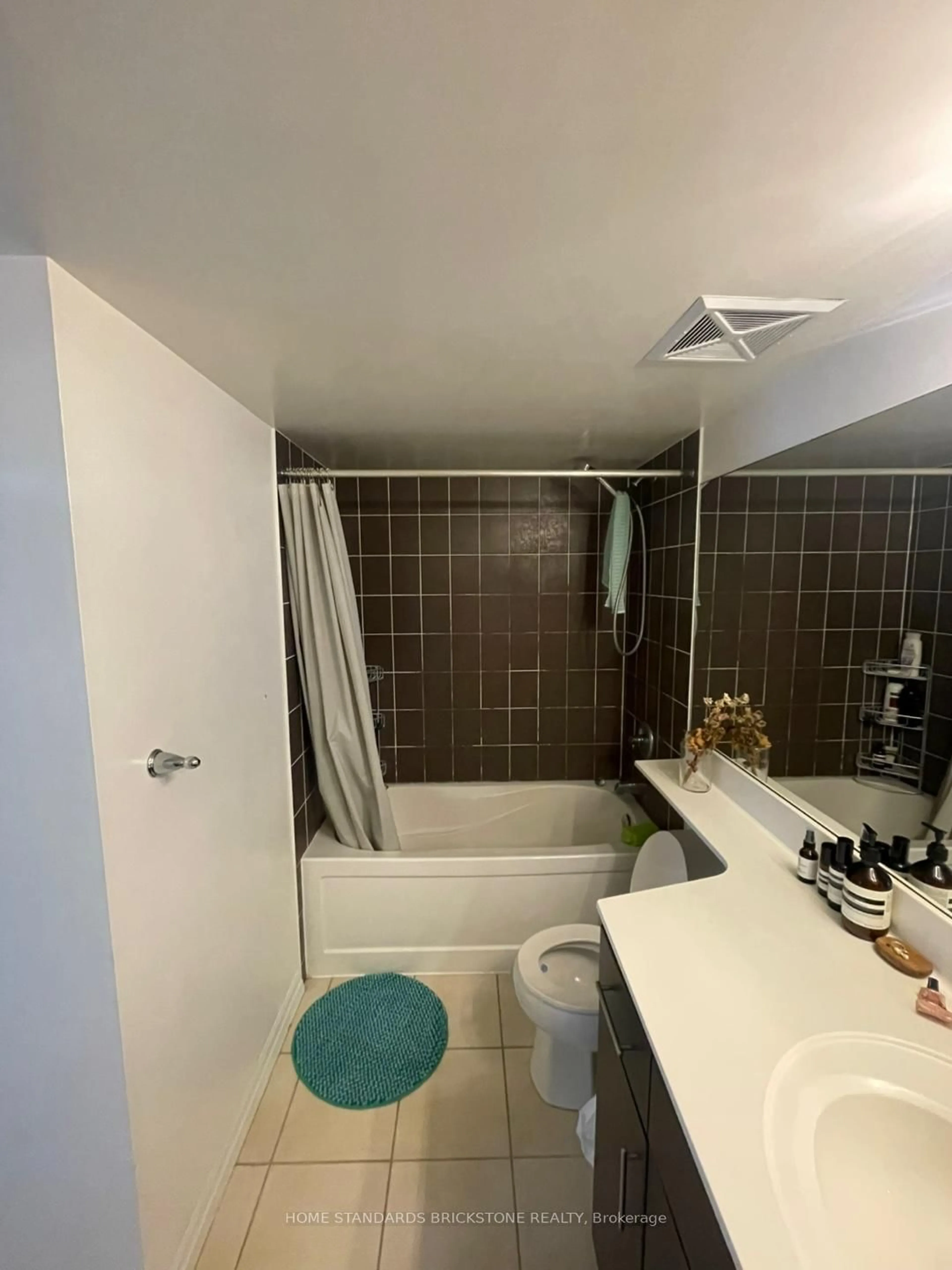 Standard bathroom, unknown for 2035 Sheppard Ave #130, Toronto Ontario M2J 0A8