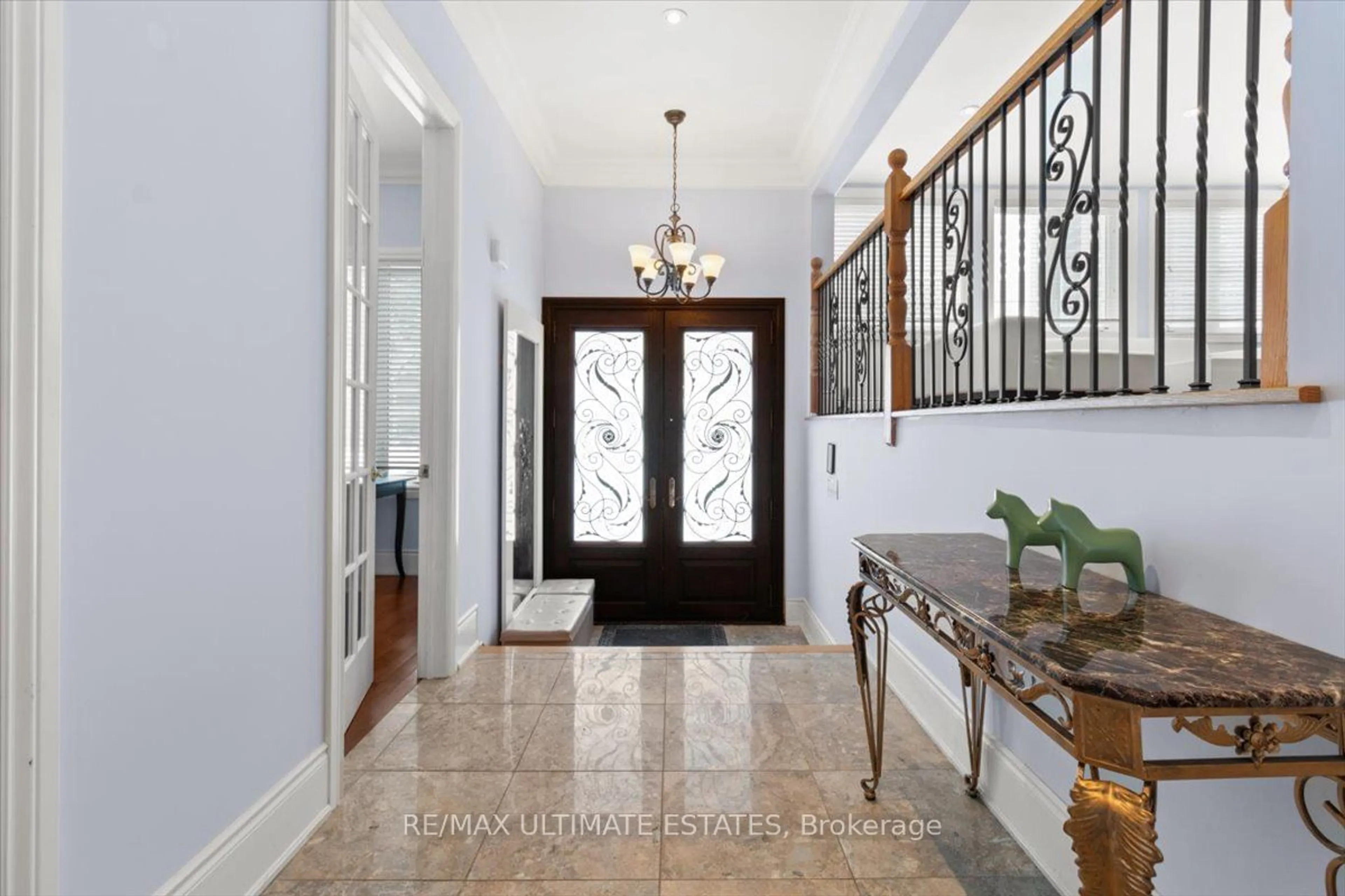 Indoor entryway for 19 Bonnington Pl, Toronto Ontario M2N 4V2