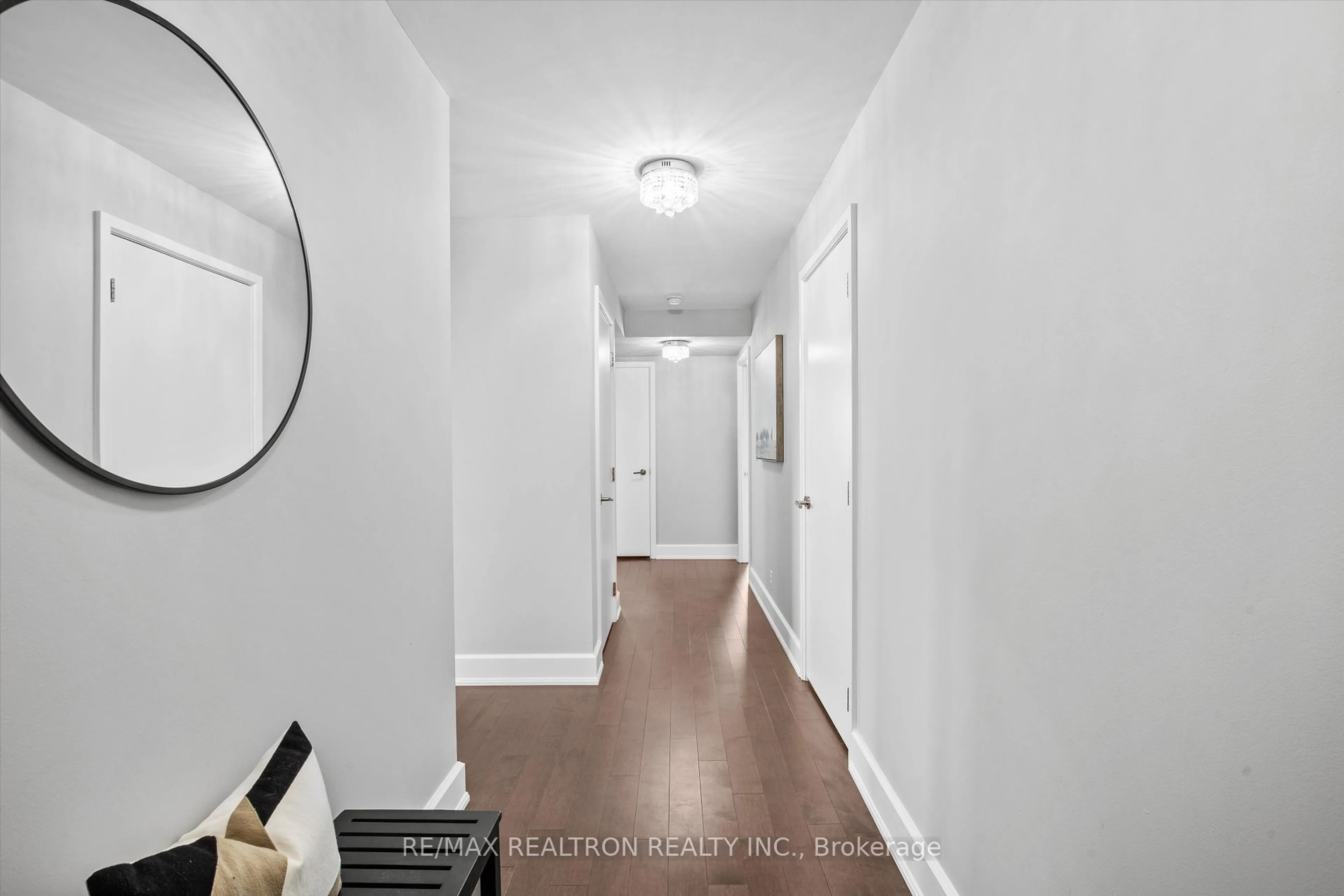 Indoor entryway for 676 Sheppard Ave #414, Toronto Ontario M2K 1B7