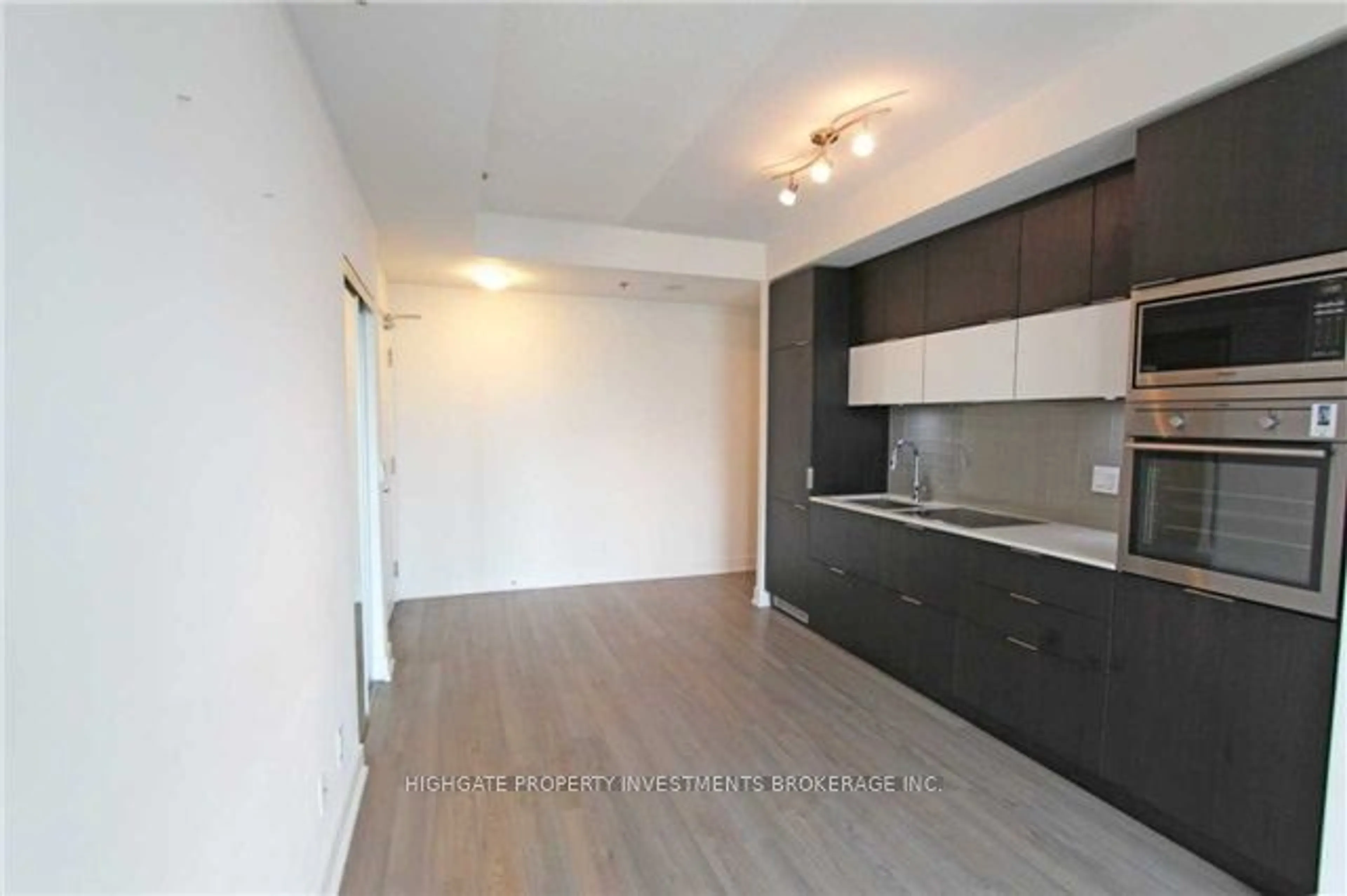 A pic of a room for 318 Richmond St #3304, Toronto Ontario M5V 0B4