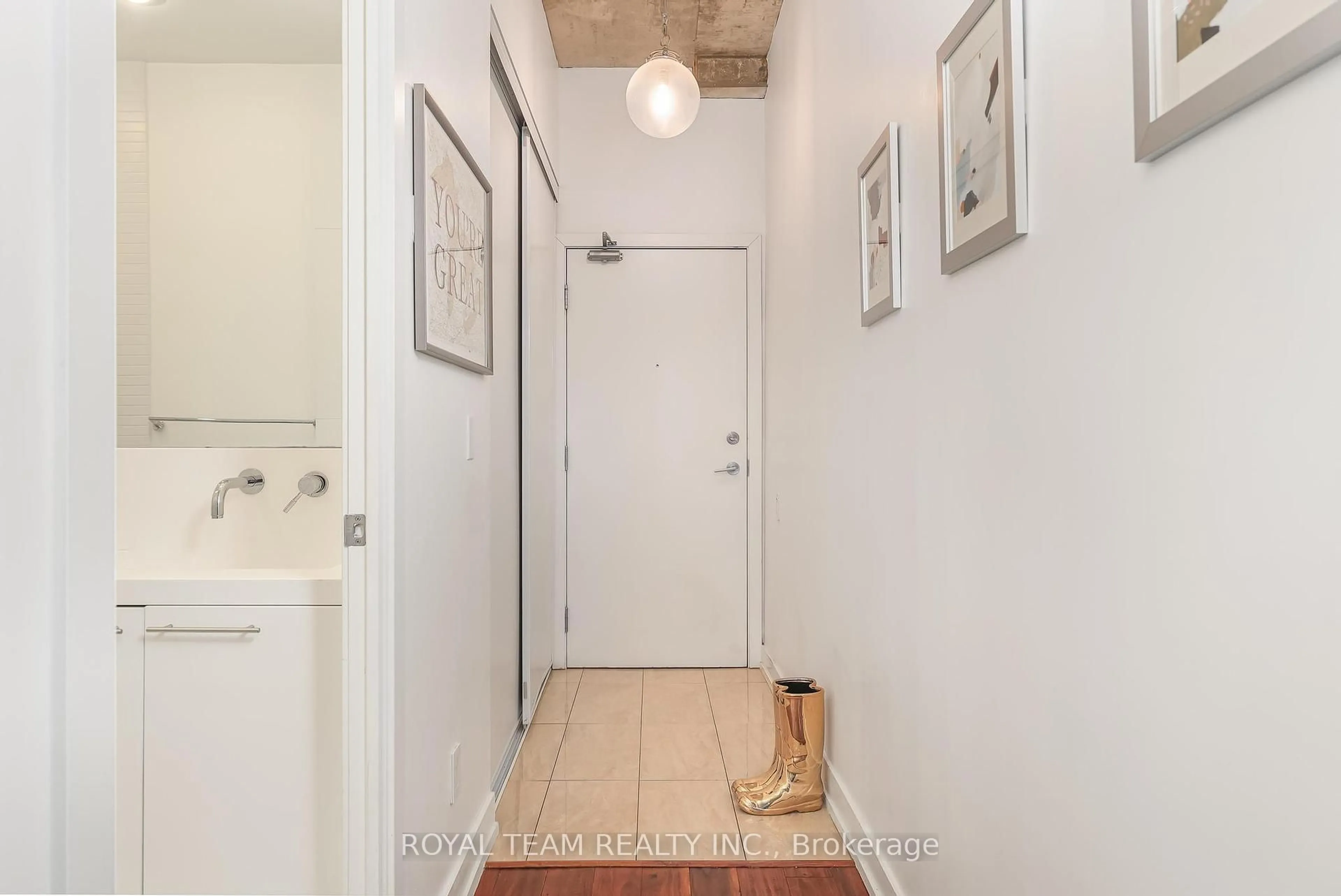 Indoor entryway for 66 Portland St #301, Toronto Ontario M5V 2M6