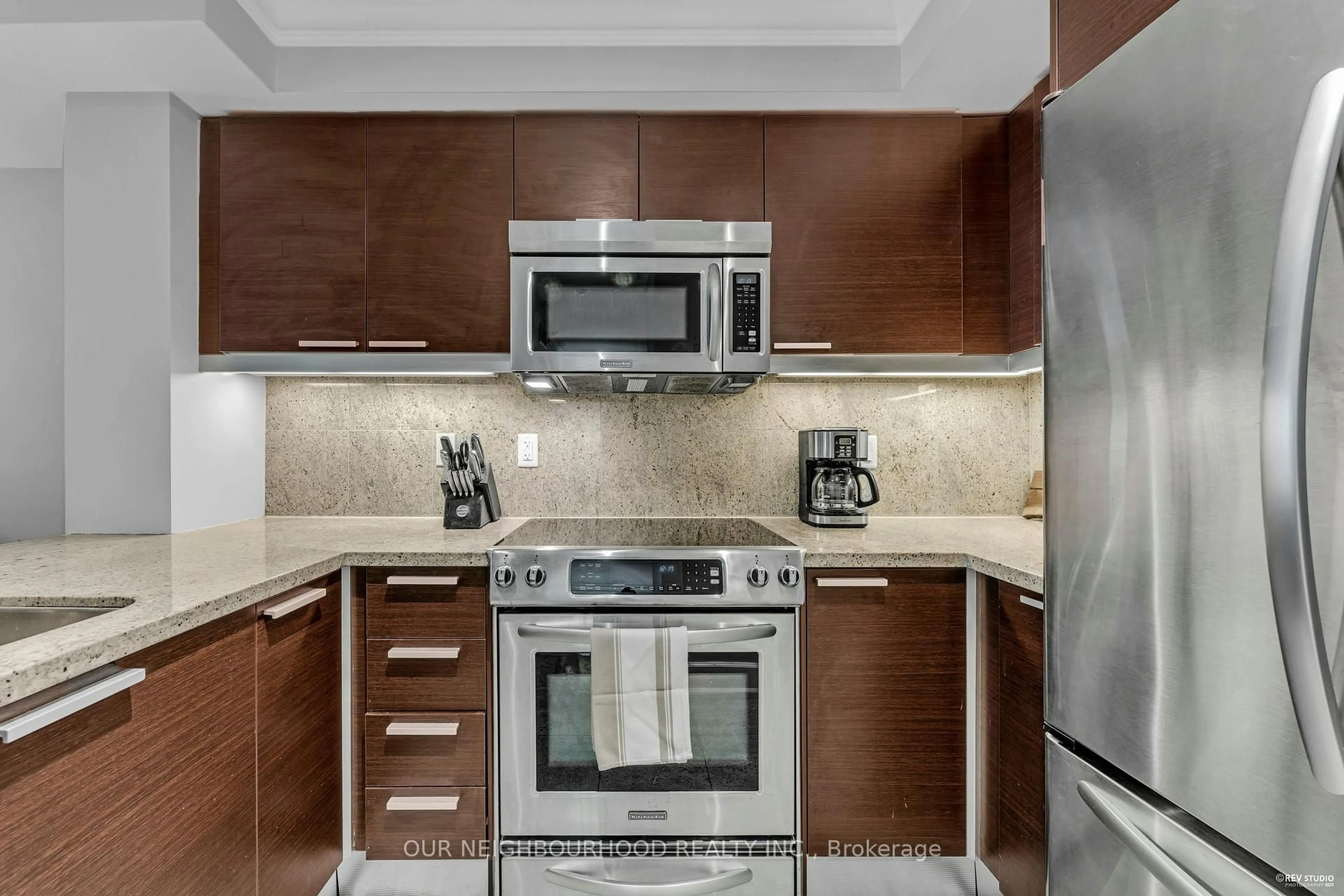 Standard kitchen, ceramic/tile floor for 650 Sheppard Ave #220, Toronto Ontario M2K 3E4