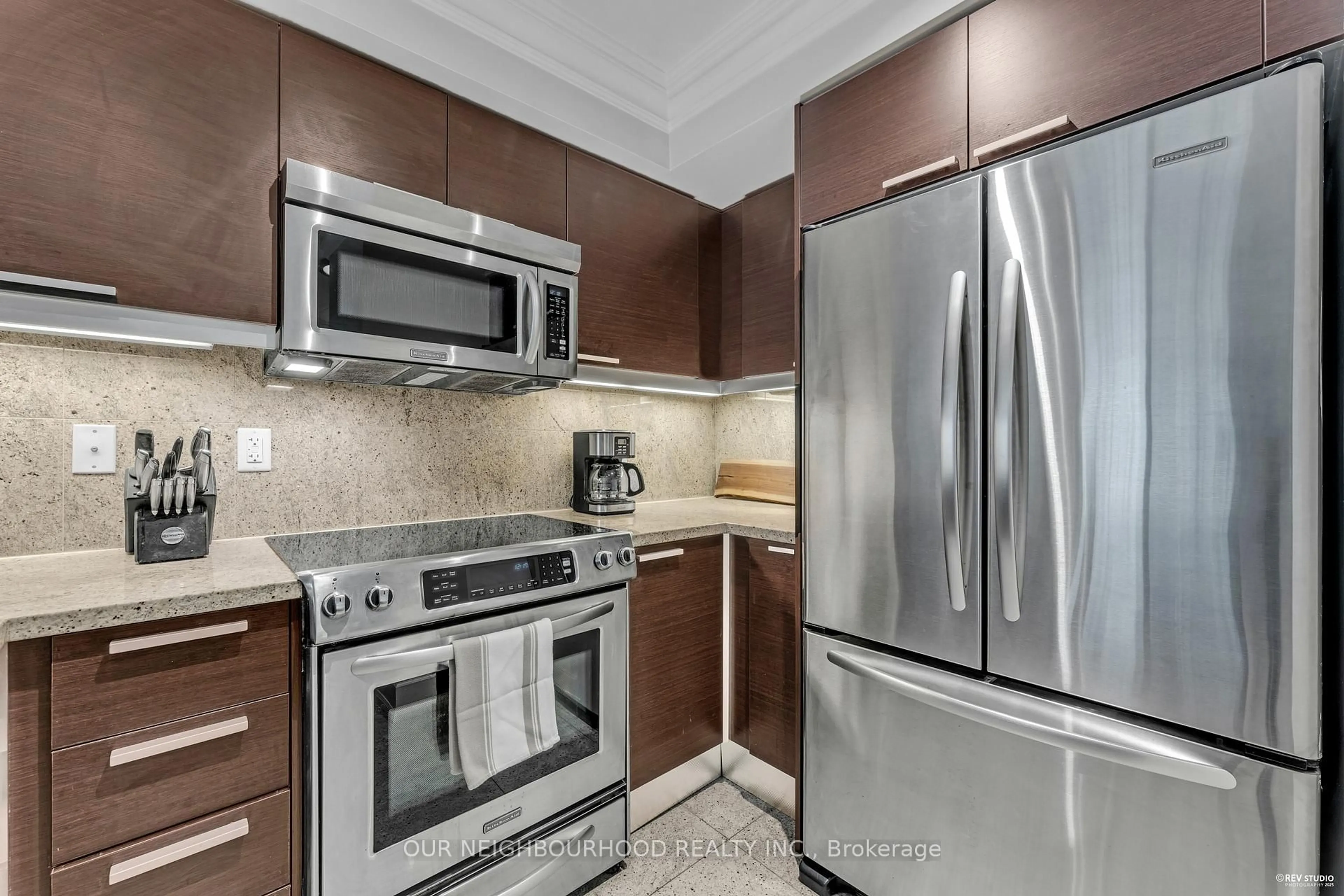 Standard kitchen, ceramic/tile floor for 650 Sheppard Ave #220, Toronto Ontario M2K 3E4