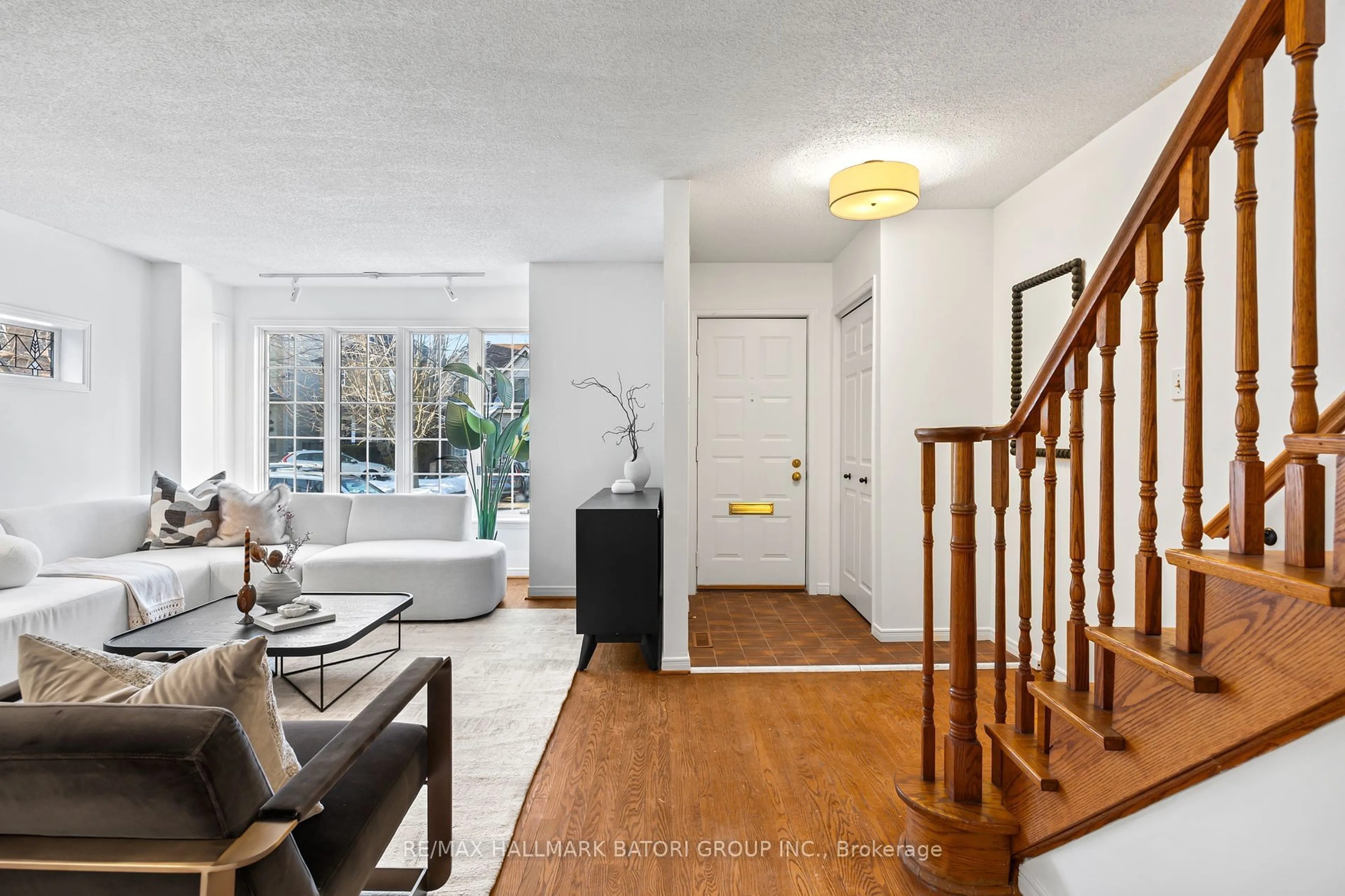 Indoor entryway for 125 Glengarry Ave, Toronto Ontario M5M 1E1