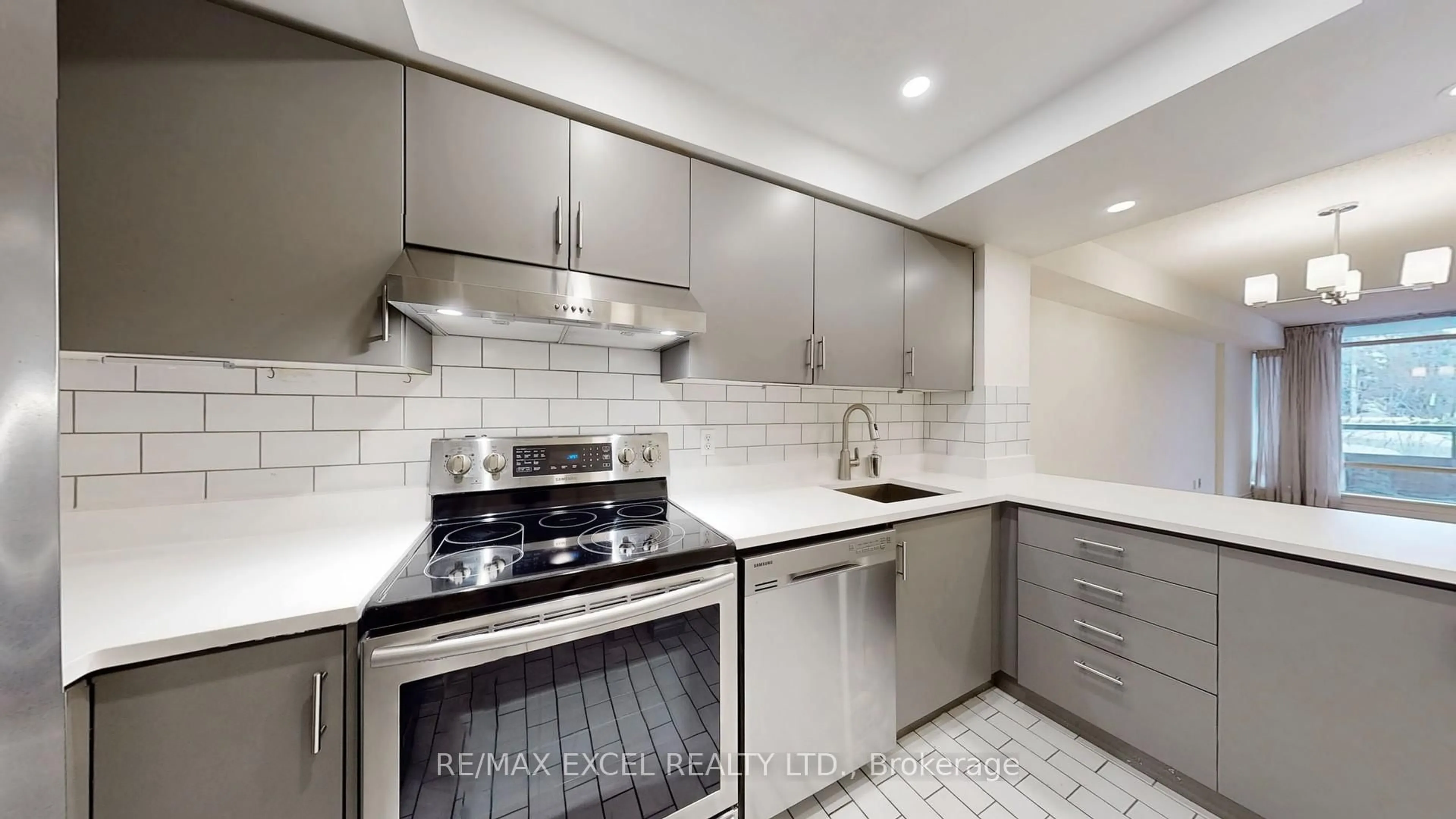 Standard kitchen, ceramic/tile floor for 1210 Don Mills Rd #111, Toronto Ontario M3B 3N9