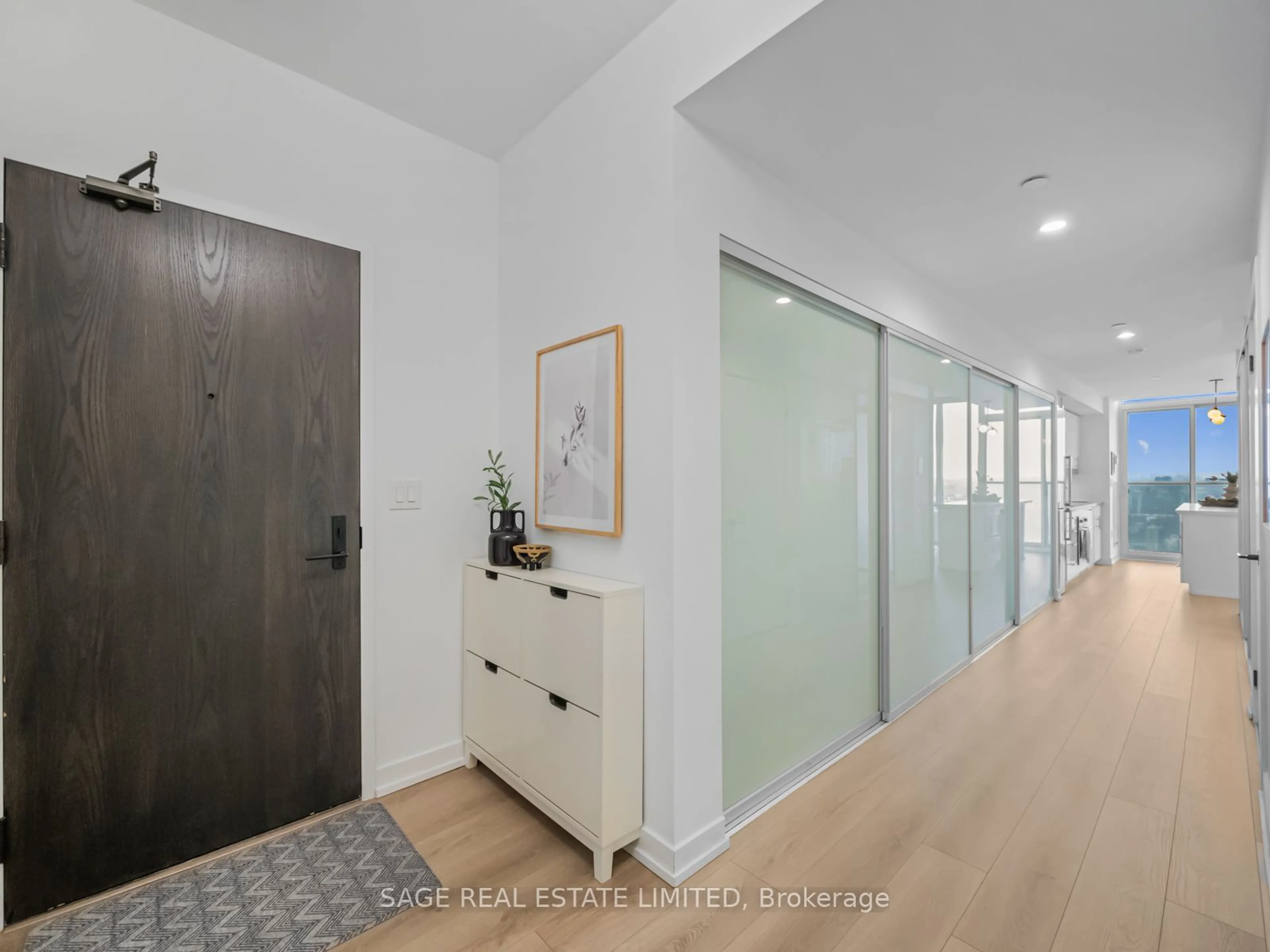 Indoor entryway for 426 University Ave #3701, Toronto Ontario M5G 1S9