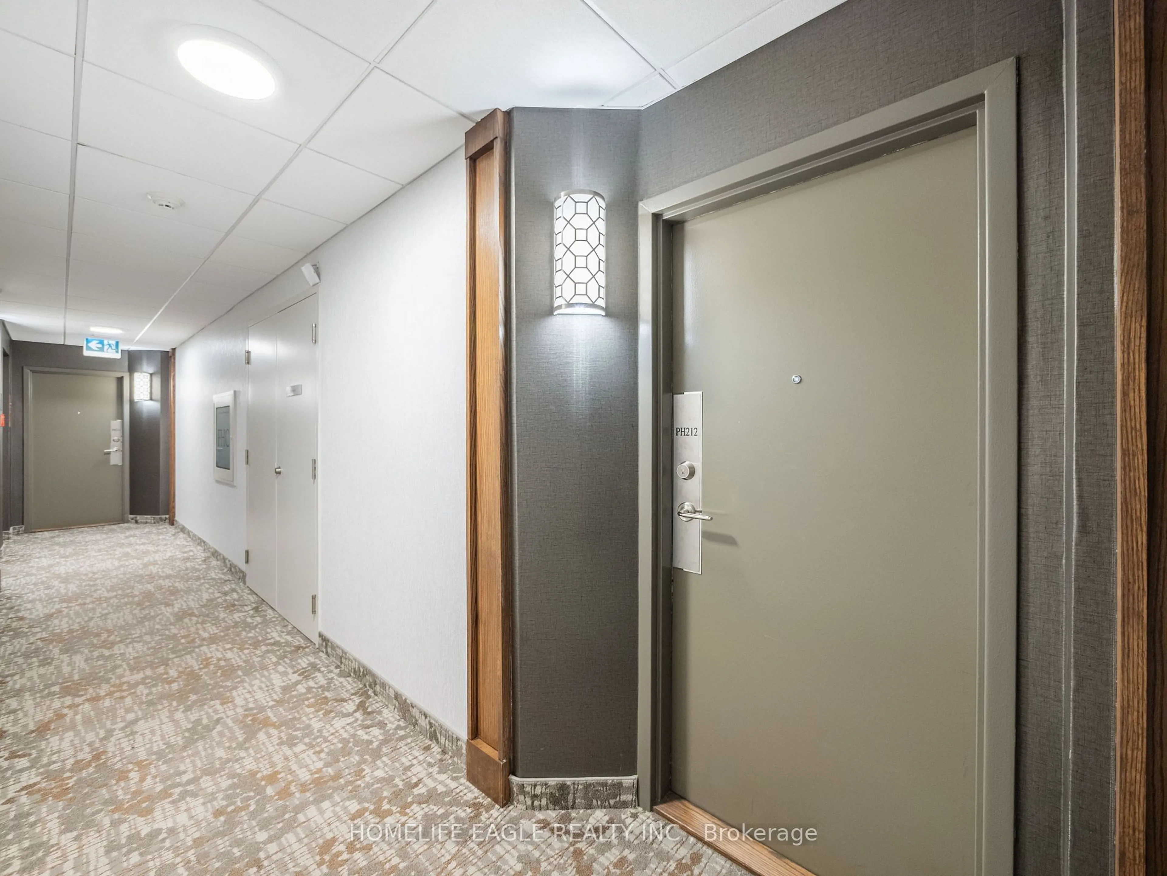 Indoor foyer for 1131 Steeles Ave #PH212, Toronto Ontario M2R 3W8