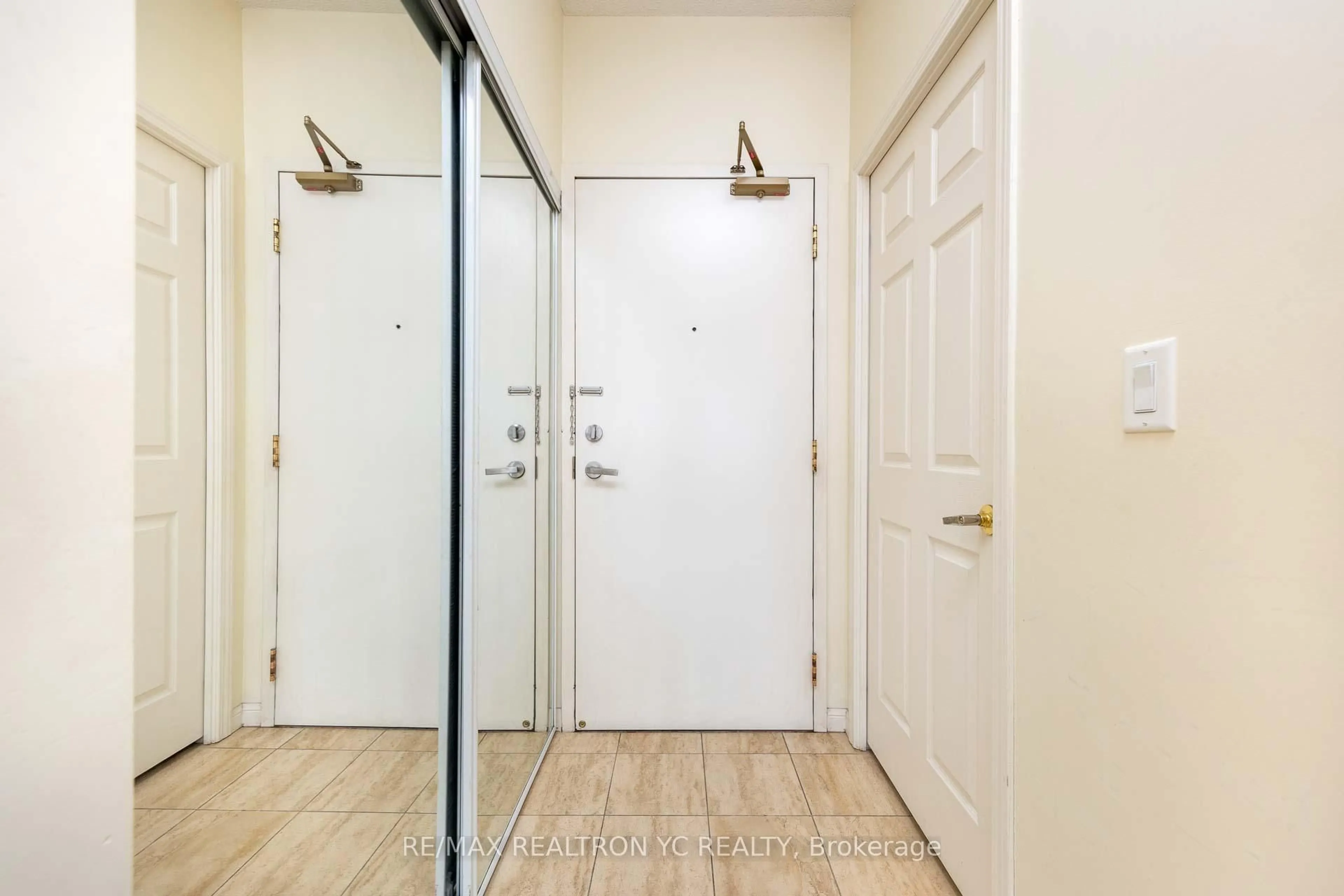 Indoor entryway for 5940 Yonge St #PH16, Toronto Ontario M2M 4M6