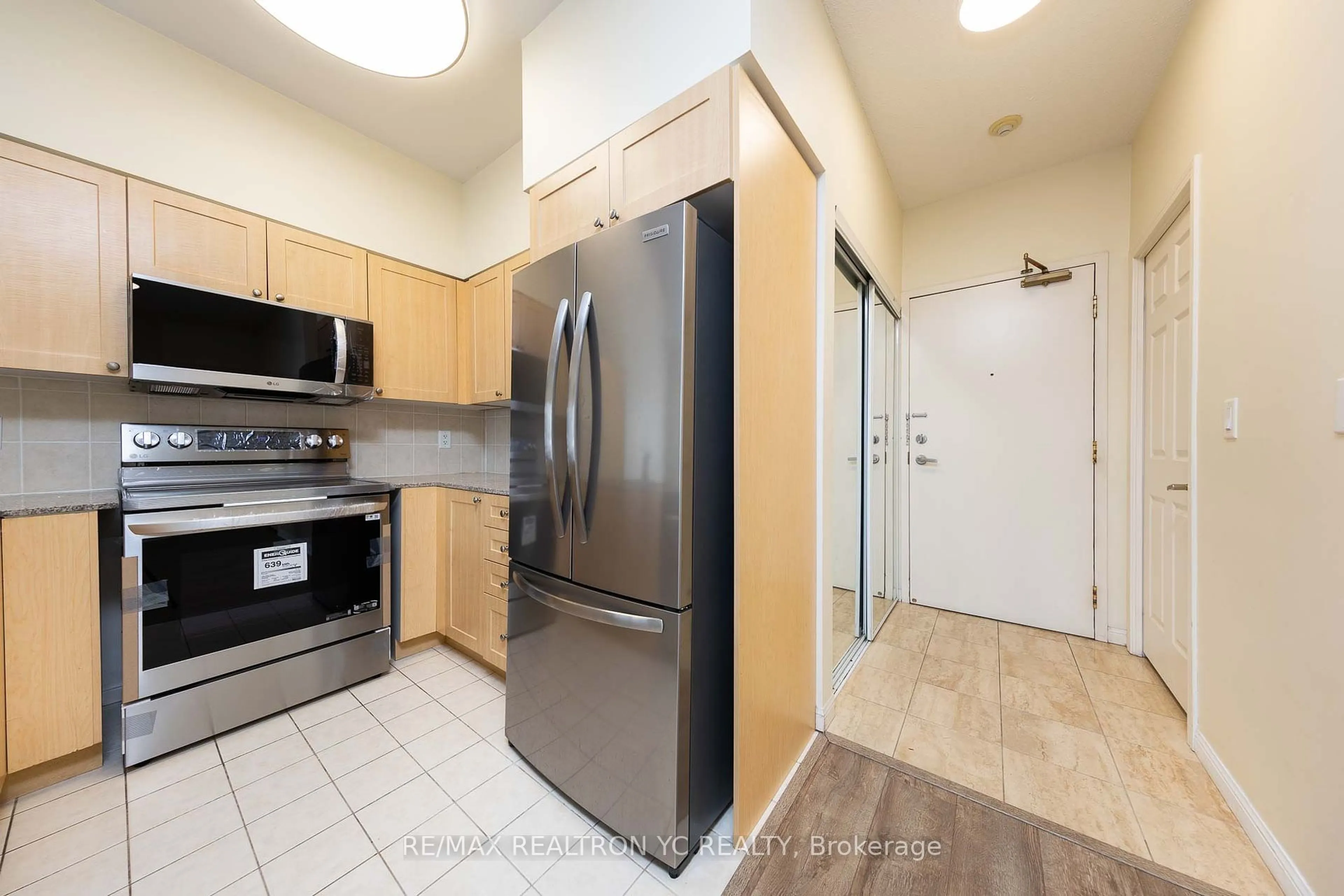 Standard kitchen, unknown for 5940 Yonge St #PH16, Toronto Ontario M2M 4M6