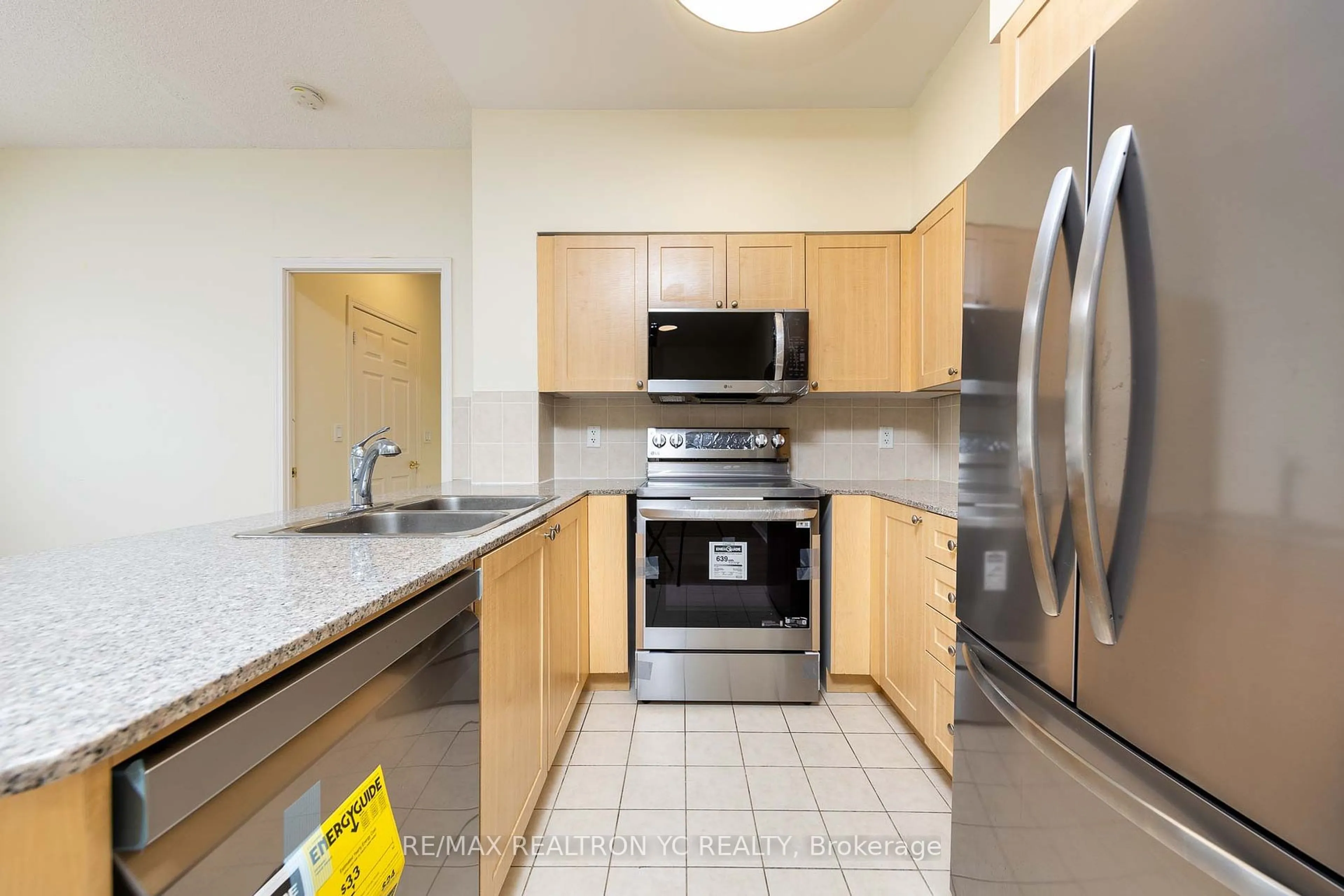 Standard kitchen, unknown for 5940 Yonge St #PH16, Toronto Ontario M2M 4M6