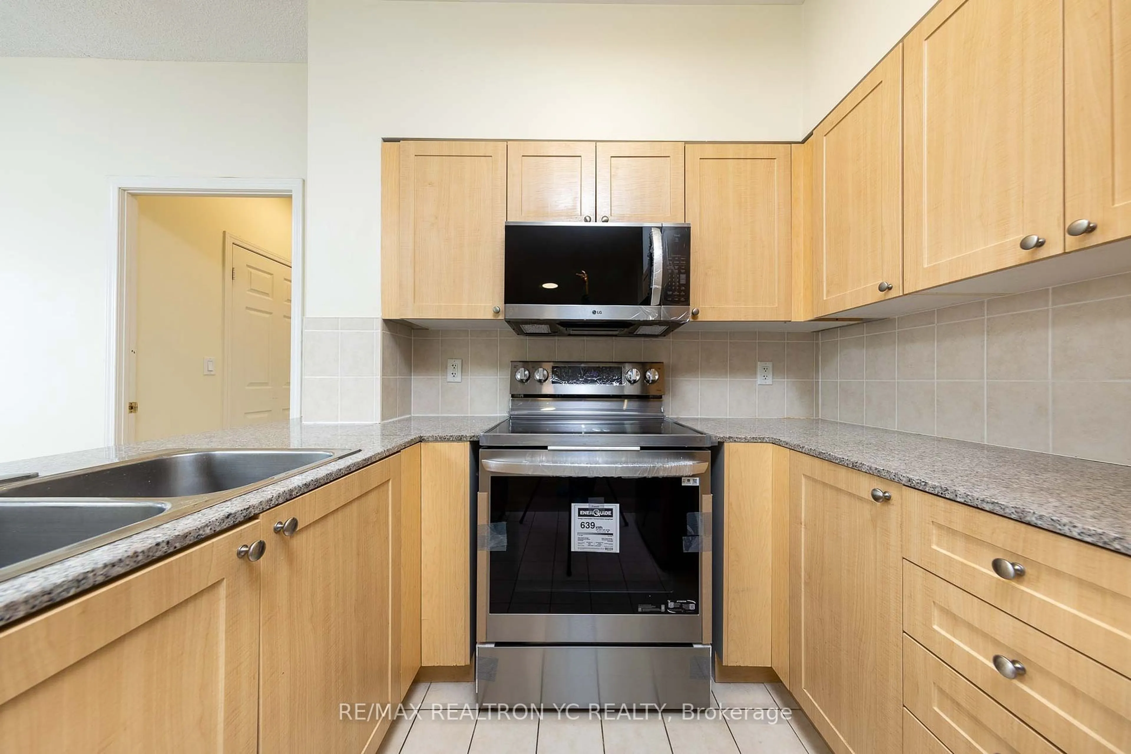 Standard kitchen, unknown for 5940 Yonge St #PH16, Toronto Ontario M2M 4M6