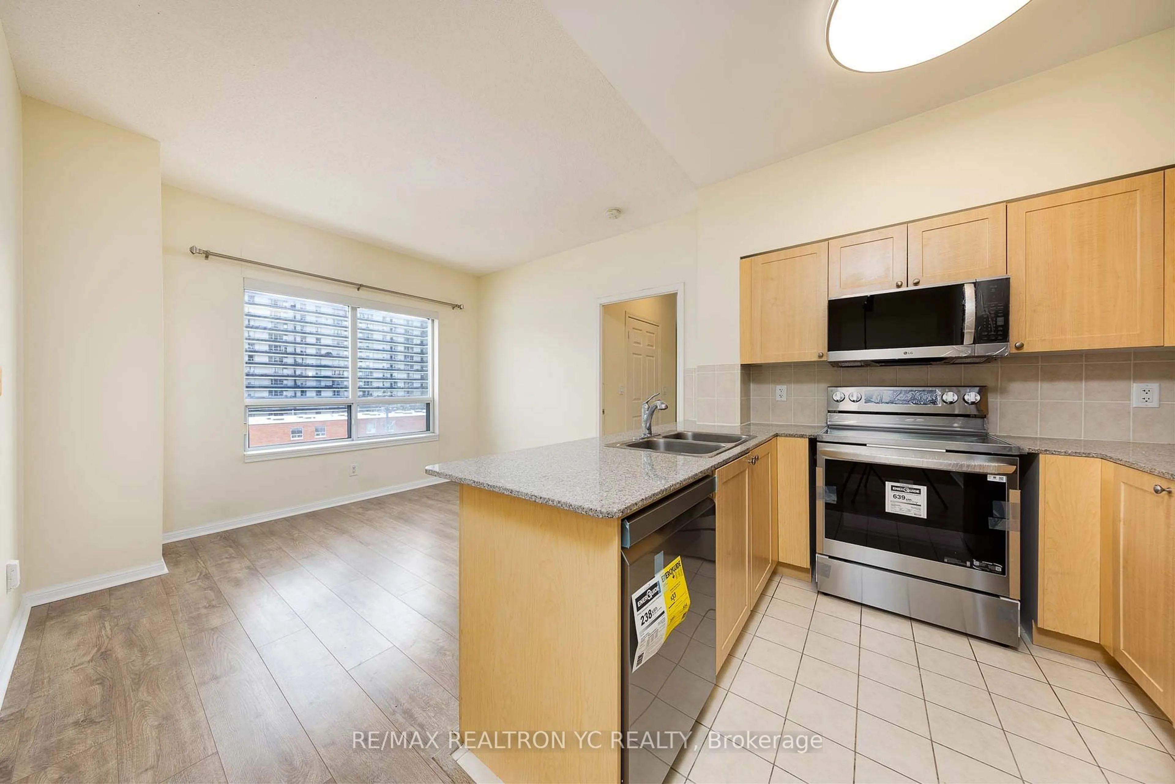 Standard kitchen, unknown for 5940 Yonge St #PH16, Toronto Ontario M2M 4M6