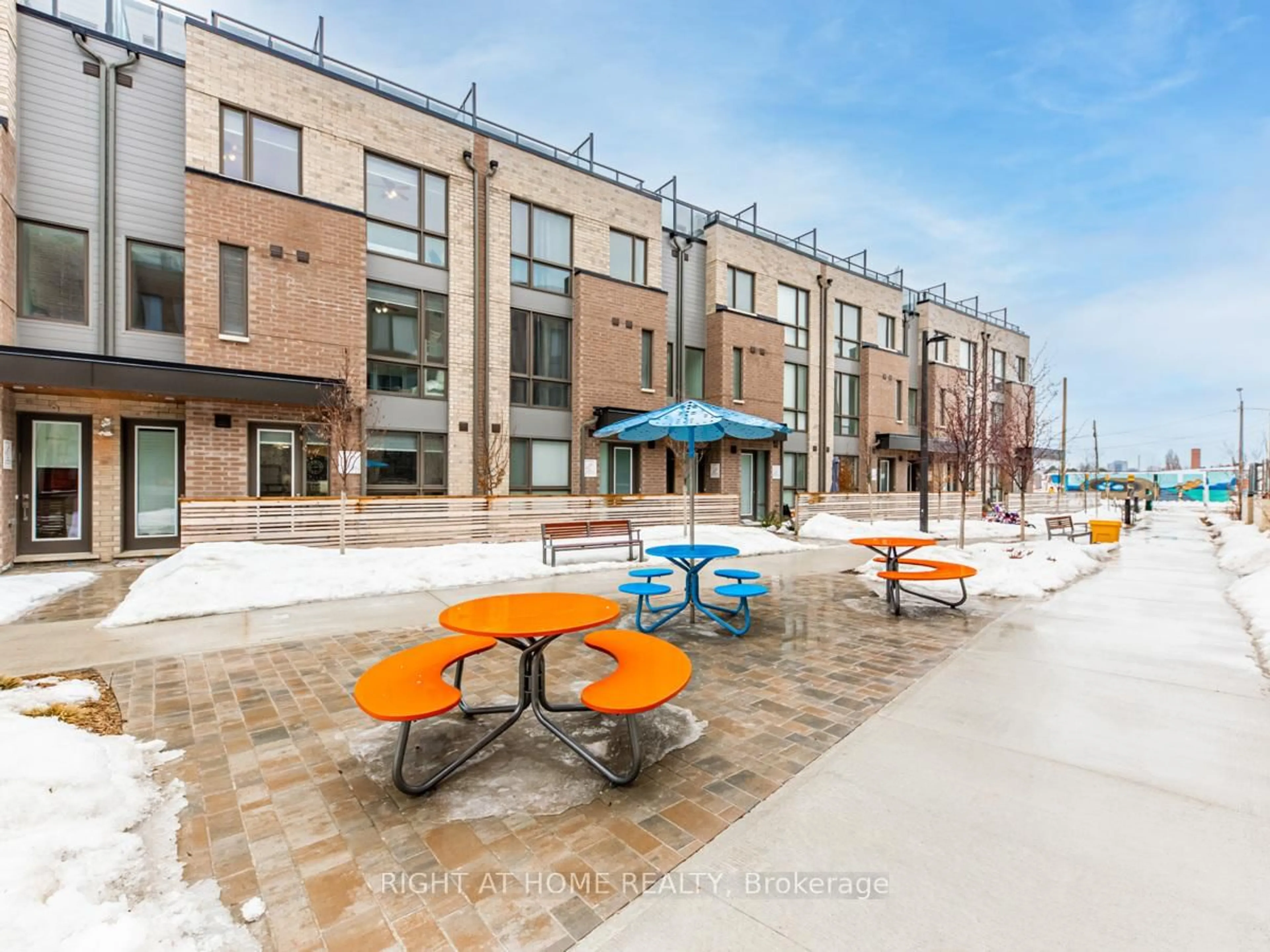 Patio, street for 88 Turtle Island Rd #8, Toronto Ontario M6A 0E4