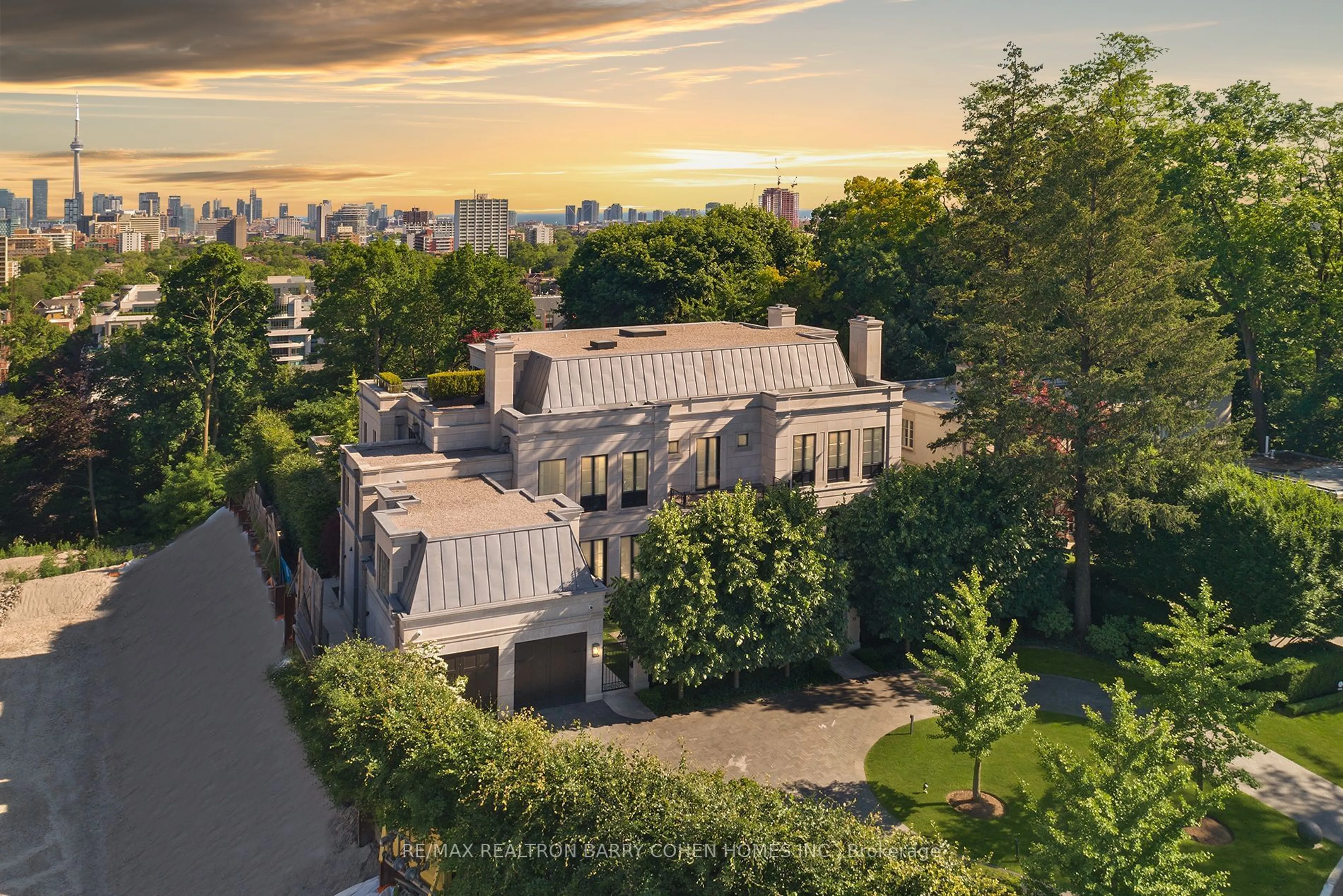 A pic from outside/outdoor area/front of a property/back of a property/a pic from drone, city buildings view from balcony for 17 Ardwold Gate, Toronto Ontario M5R 2W1