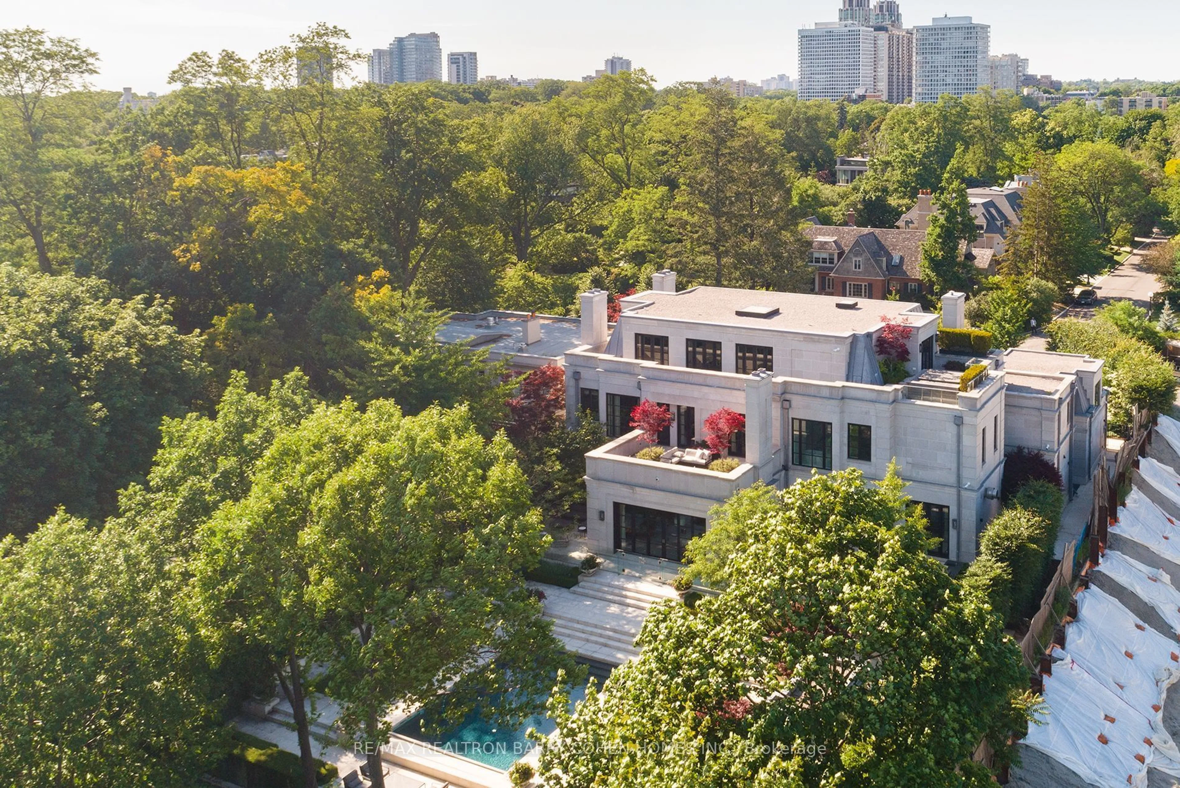 A pic from outside/outdoor area/front of a property/back of a property/a pic from drone, city buildings view from balcony for 17 Ardwold Gate, Toronto Ontario M5R 2W1