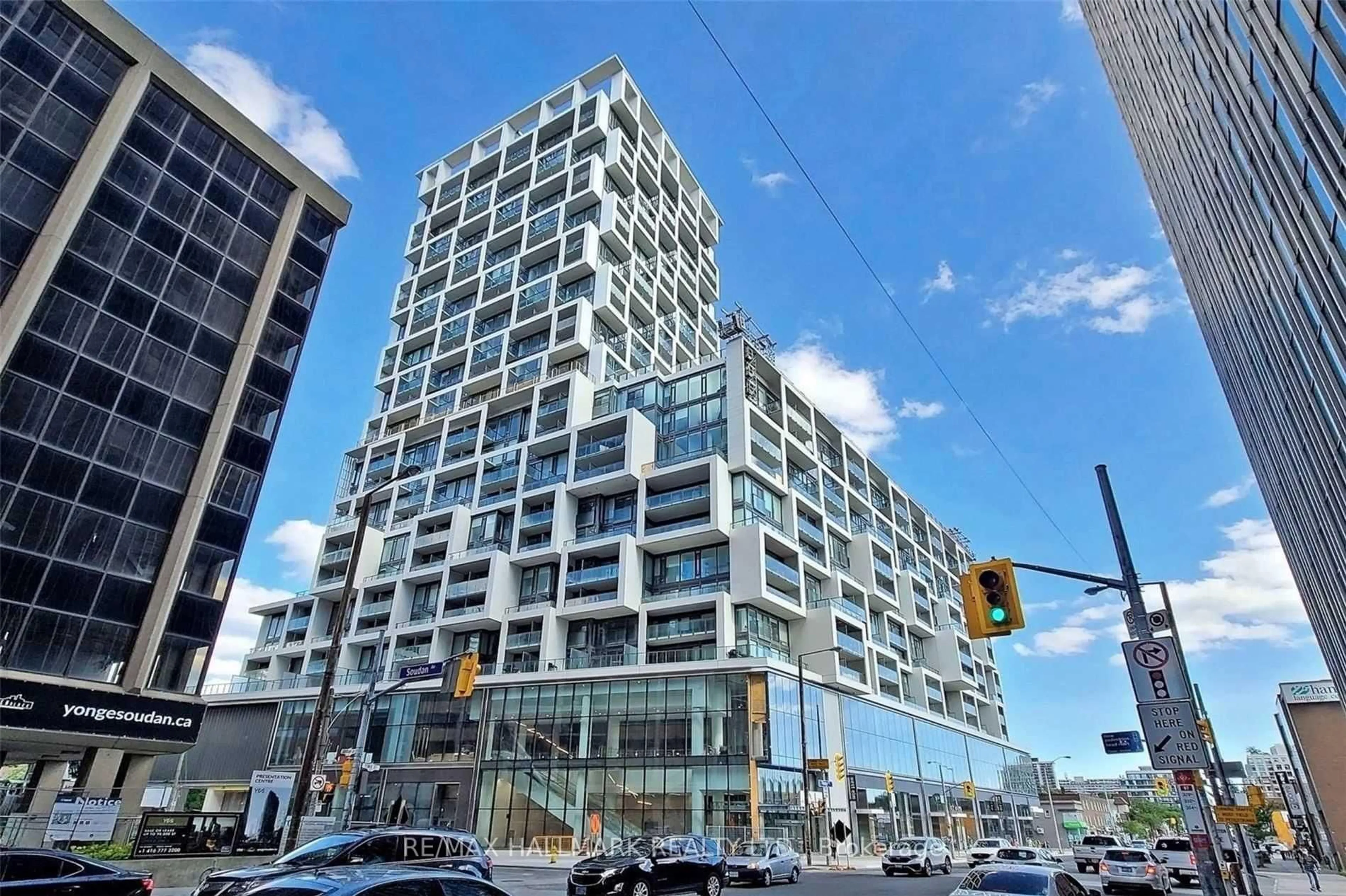 Indoor foyer for 5 Soudan Ave #707, Toronto Ontario M4S 0B1