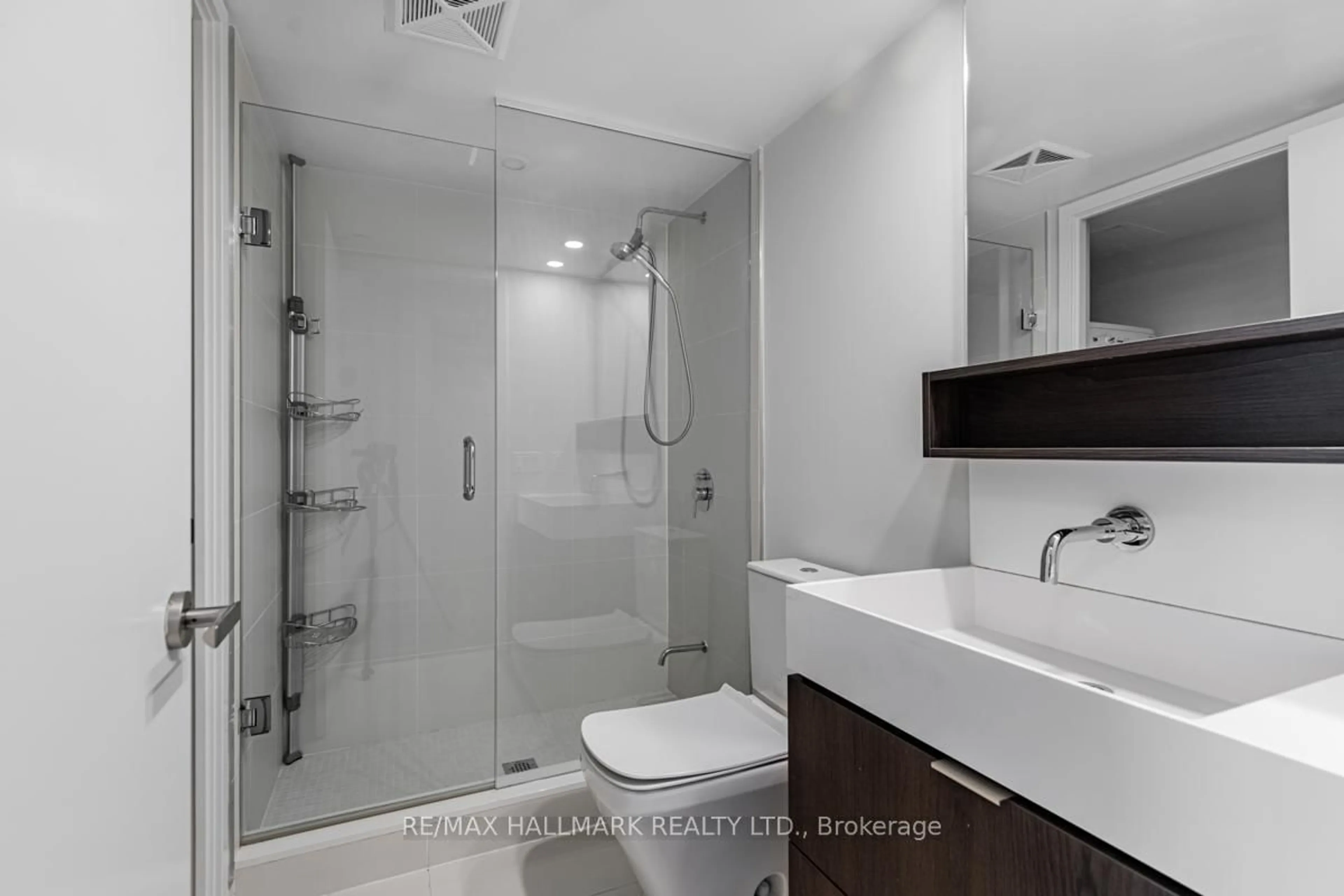 Standard bathroom, ceramic/tile floor for 5 Soudan Ave #707, Toronto Ontario M4S 0B1