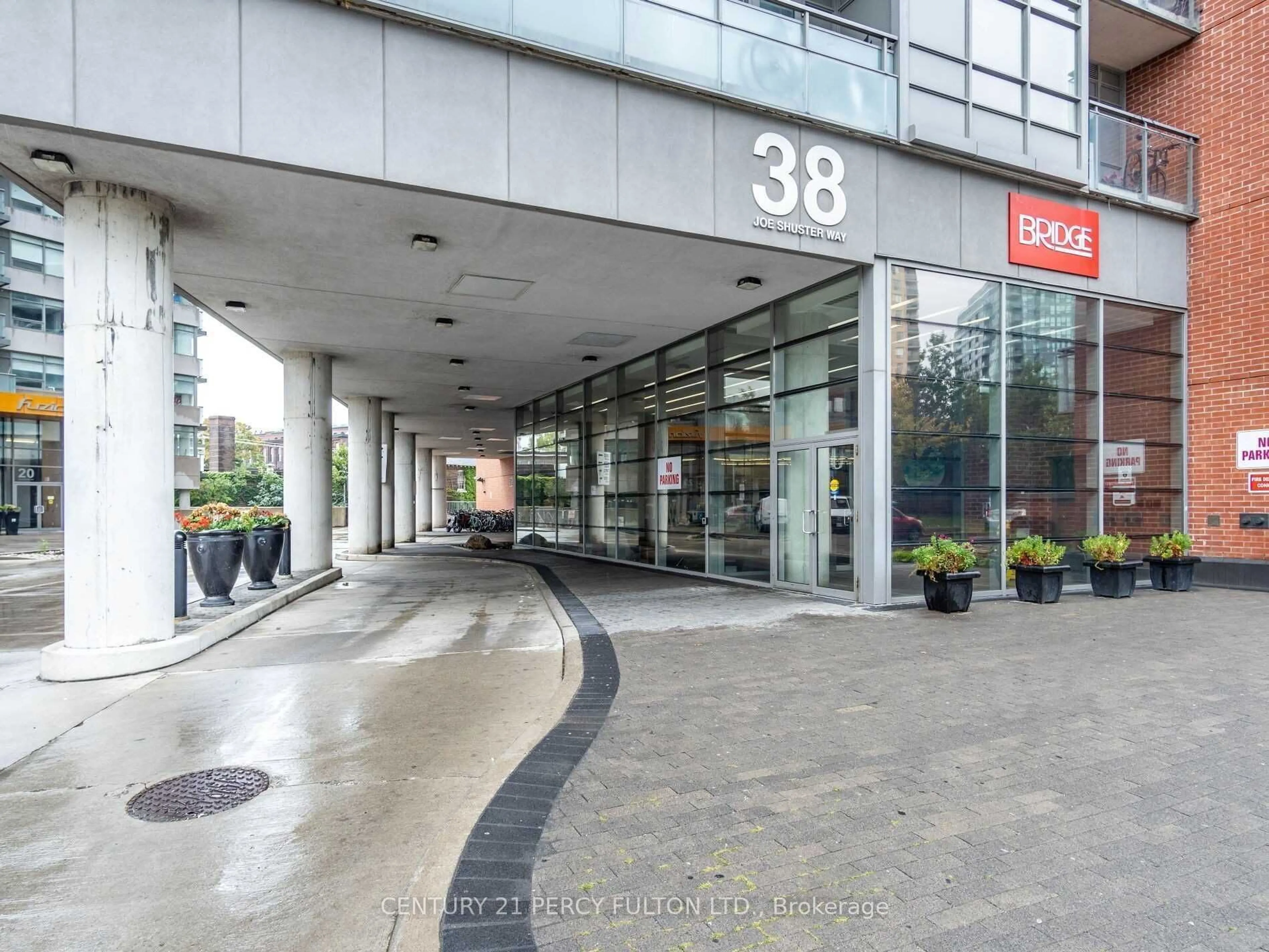 Indoor foyer for 38 Joe Shuster Way #727, Toronto Ontario M6K 0A5