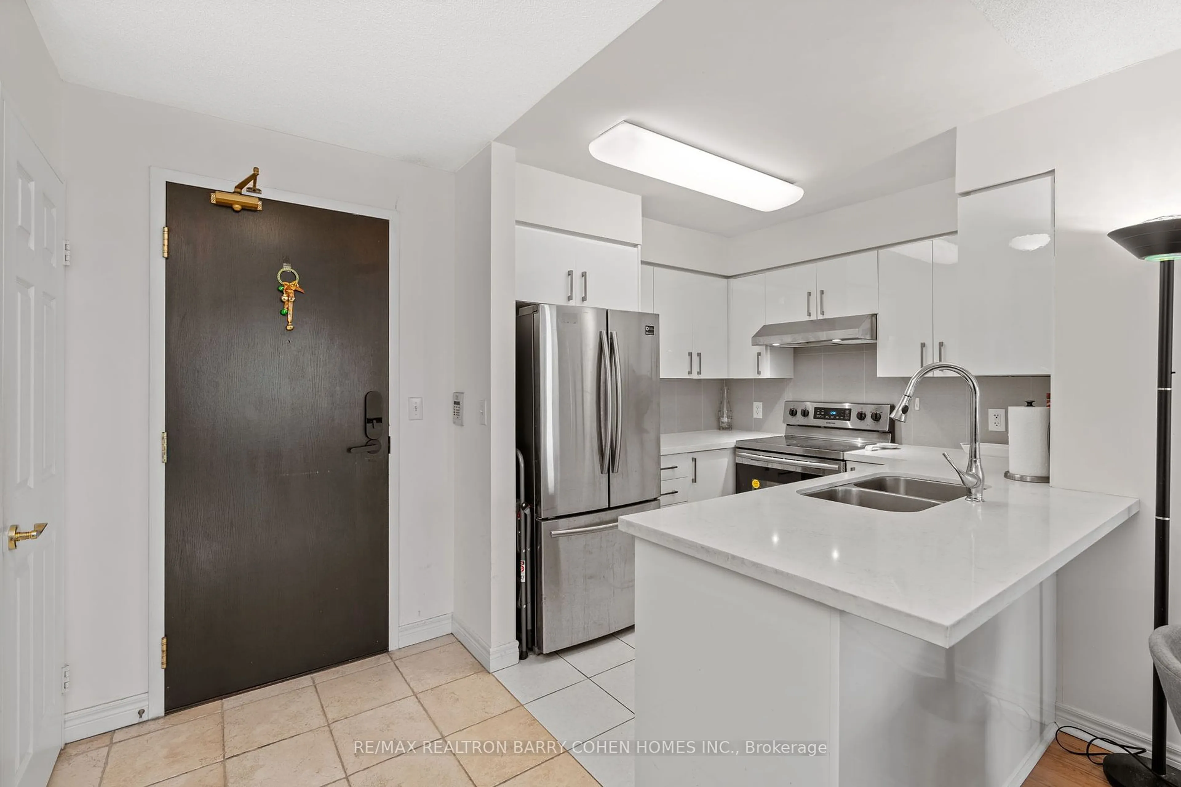 Standard kitchen, unknown for 23 Hollywood Ave #2606, Toronto Ontario M2N 7L8