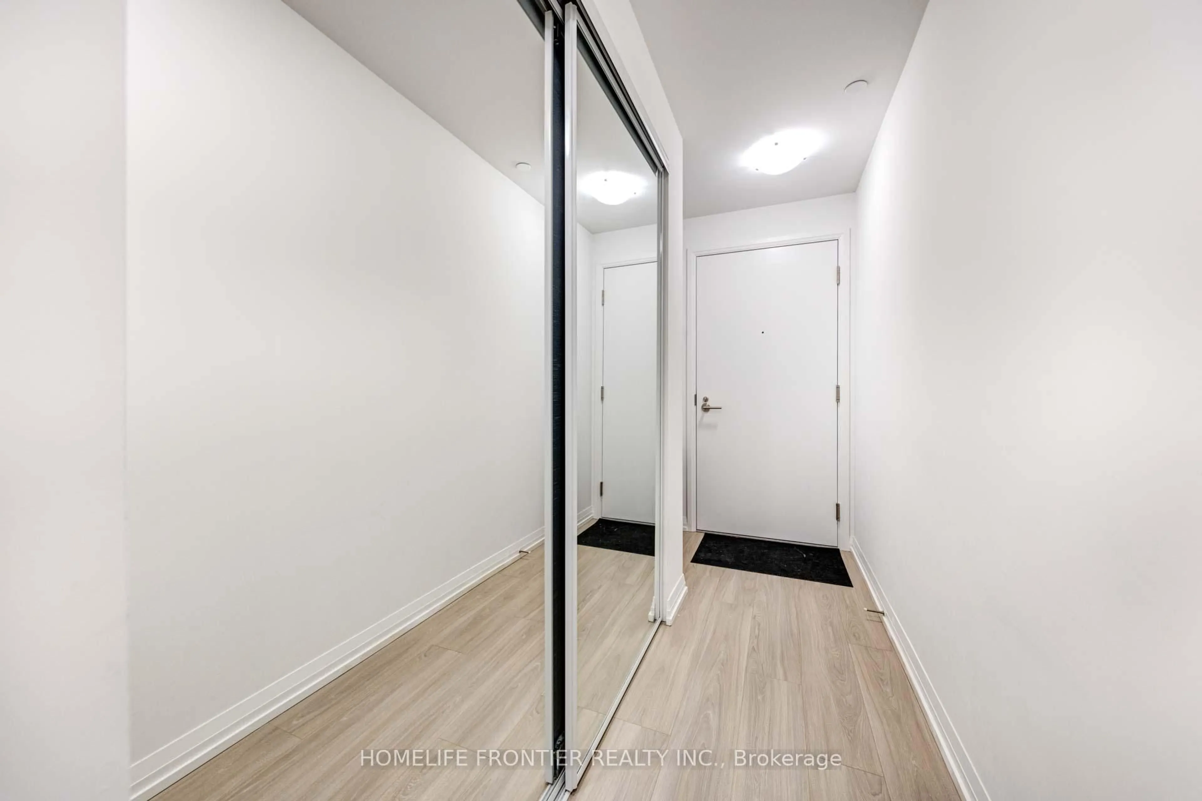 A pic of a room for 8 Widmer St #805, Toronto Ontario M5V 0W6