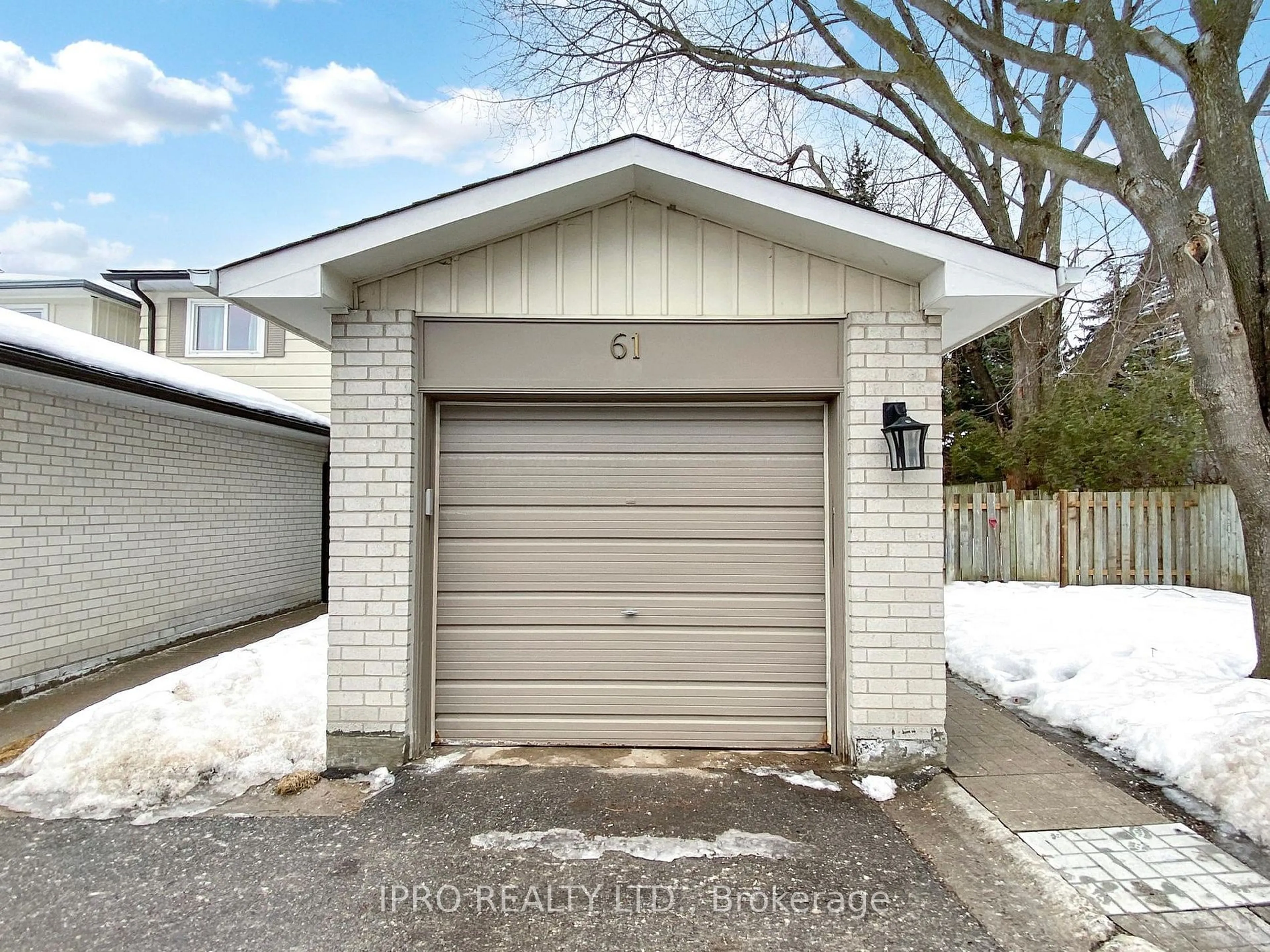 Indoor garage for 61 Plum Tree Way, Toronto Ontario M2R 3J1